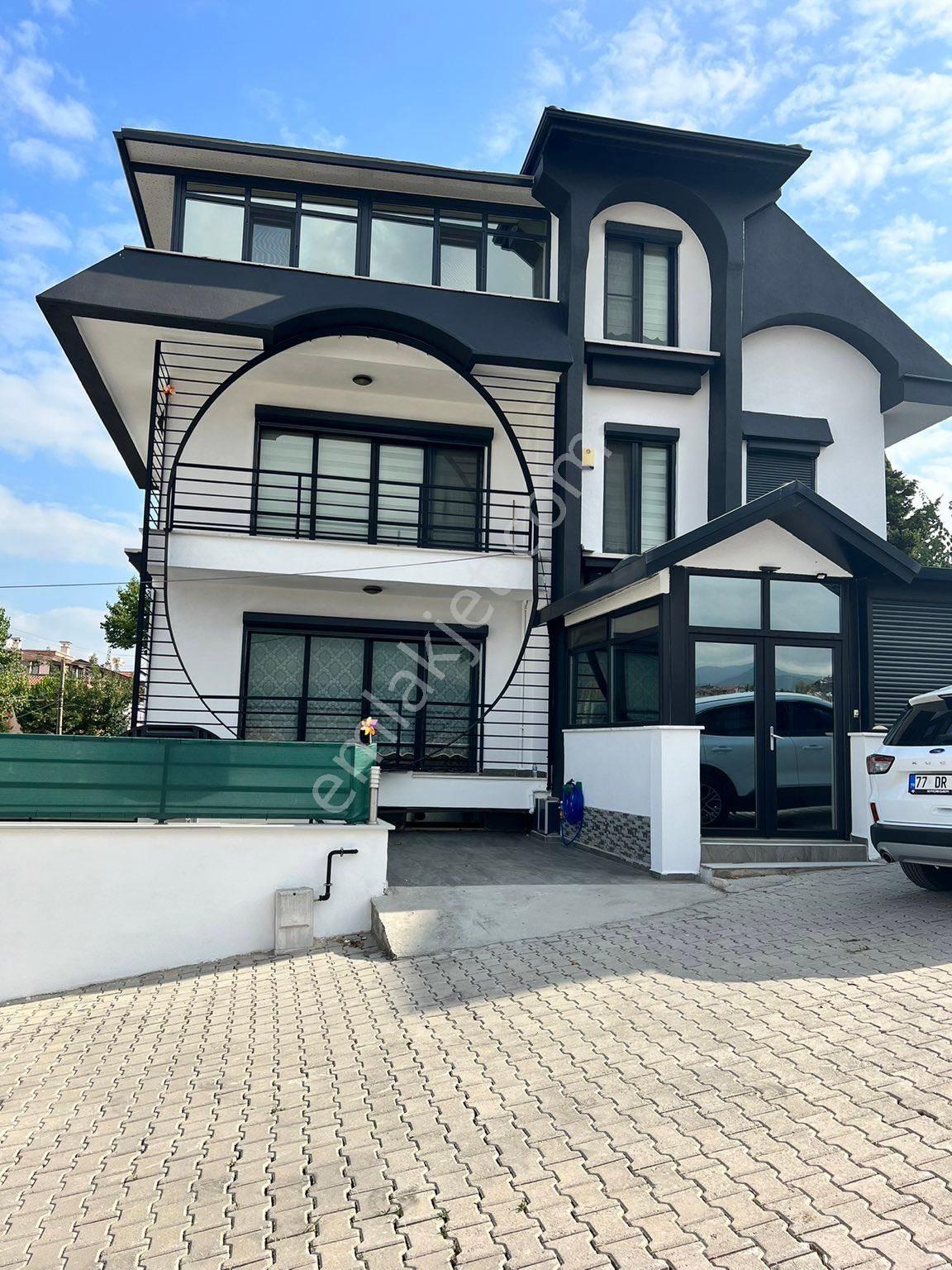 Yalova Merkez Kadıköy Bld. (Özden) Satılık Villa Özden mahellesi deniz manzaralı 5.+2 satılık villa