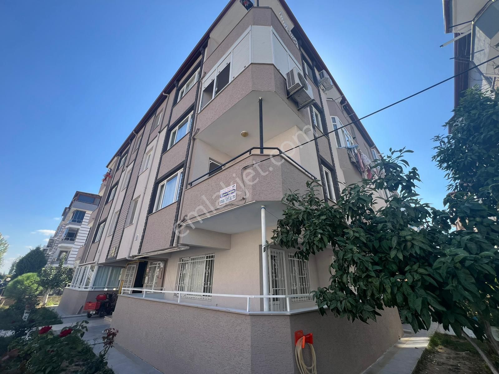 Edremit Altınkum Satılık Daire  🏡🏡TEK YETKİLİ ALÇINAR EMLAKTAN ARAKAT AYRI MUTFAK MASRAFSIZ 2+1🏡🏡