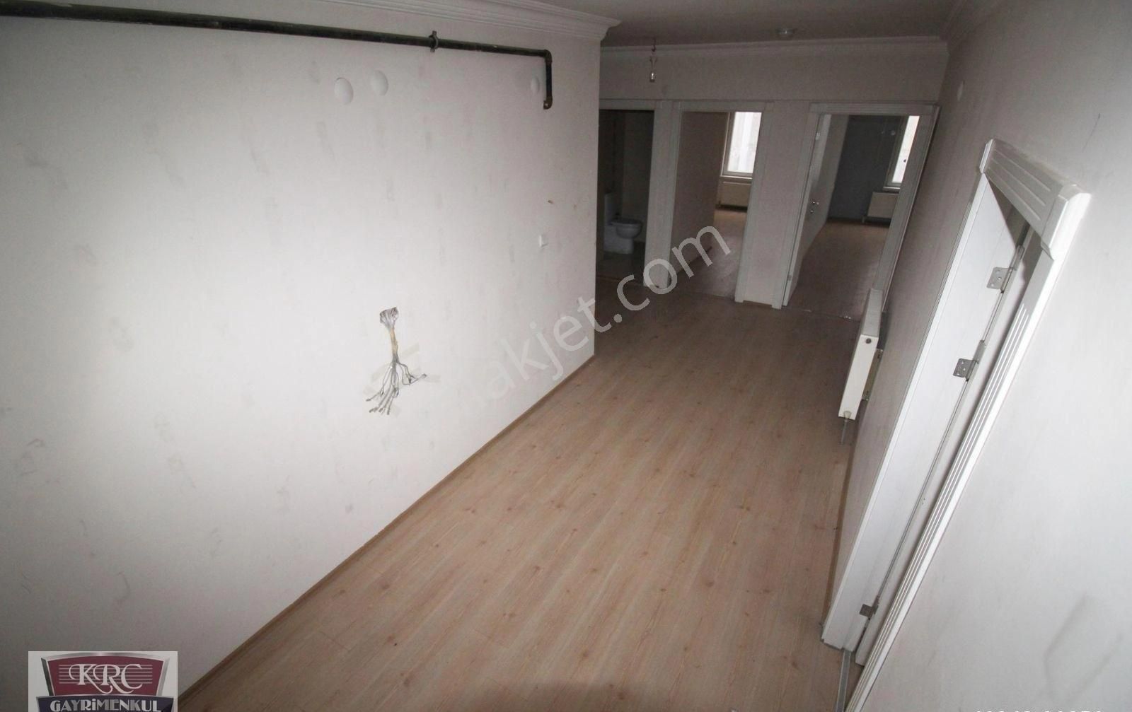 Krc'den Tıp Fakültesi Caddesinde Ofis Kullanımına Da Uygun 2+1 Kiralık - Görsel 10