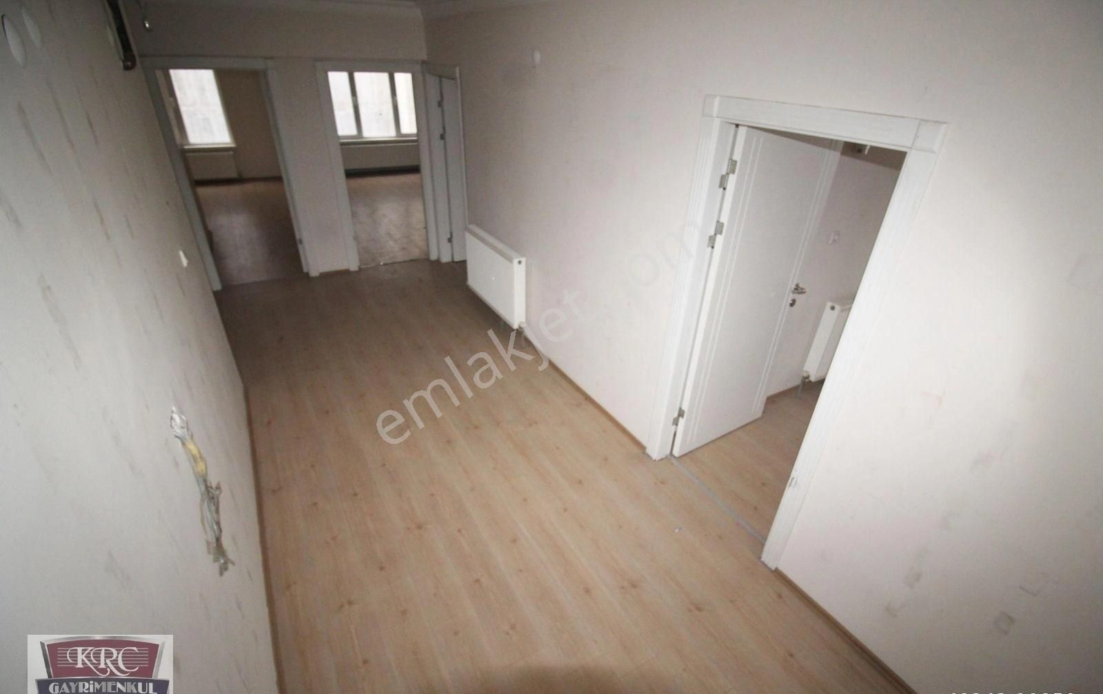 Krc'den Tıp Fakültesi Caddesinde Ofis Kullanımına Da Uygun 2+1 Kiralık - Görsel 8