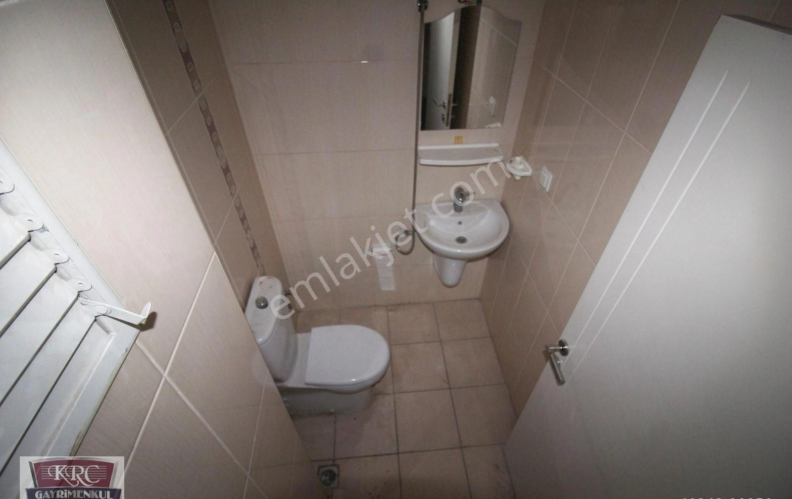 Krc'den Tıp Fakültesi Caddesinde Ofis Kullanımına Da Uygun 2+1 Kiralık - Görsel 3