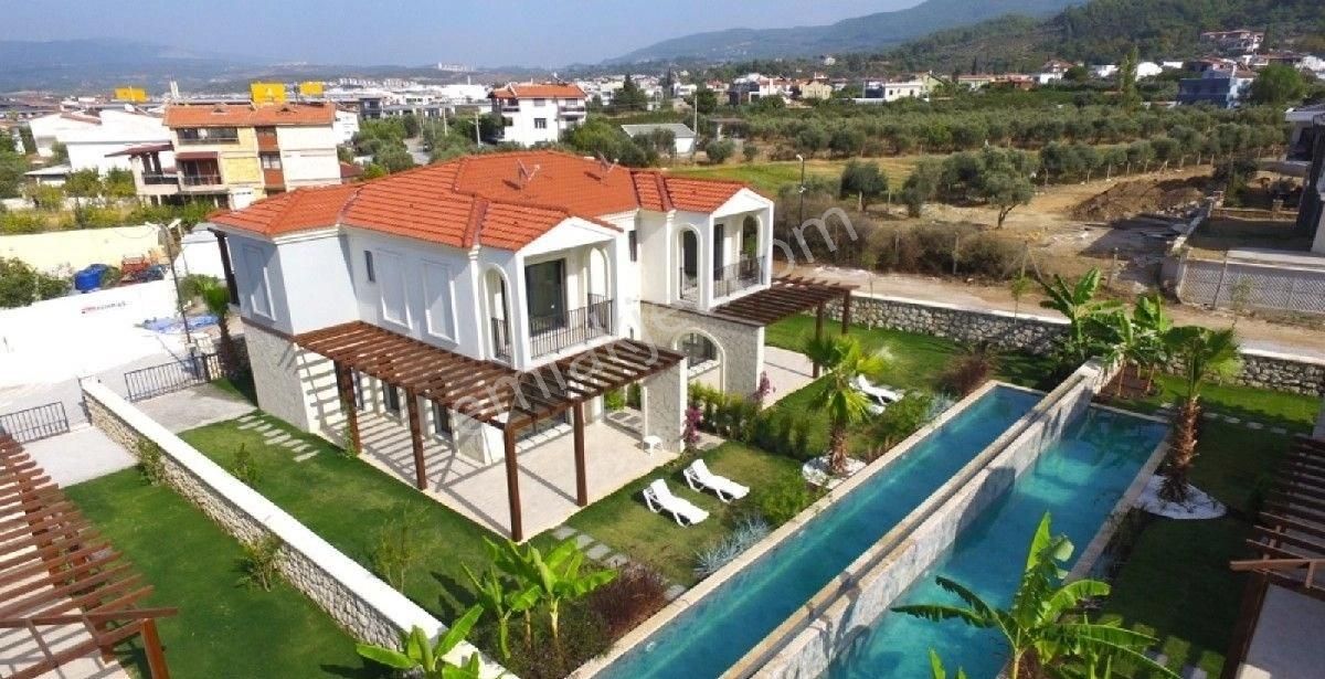 Kuşadası Davutlar Satılık Villa KUŞADASI DAVUTLAR MEVKİ LÜKS MİMARİ SATILIK VİLLA