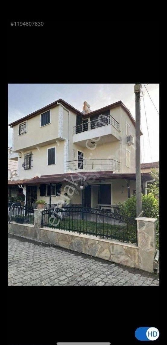 Kuşadası Davutlar Satılık Villa DENIZE ÇOK YAKIN, BAKIMLI,  GENİŞ BAHÇELİ, 4+1 ODALI VİLLA