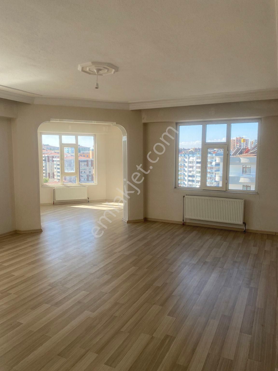 Kayapınar Peyas Kiralık Daire Öz ak sitesınde kiralık 3+1daire elımızde var arıyabilirsınız