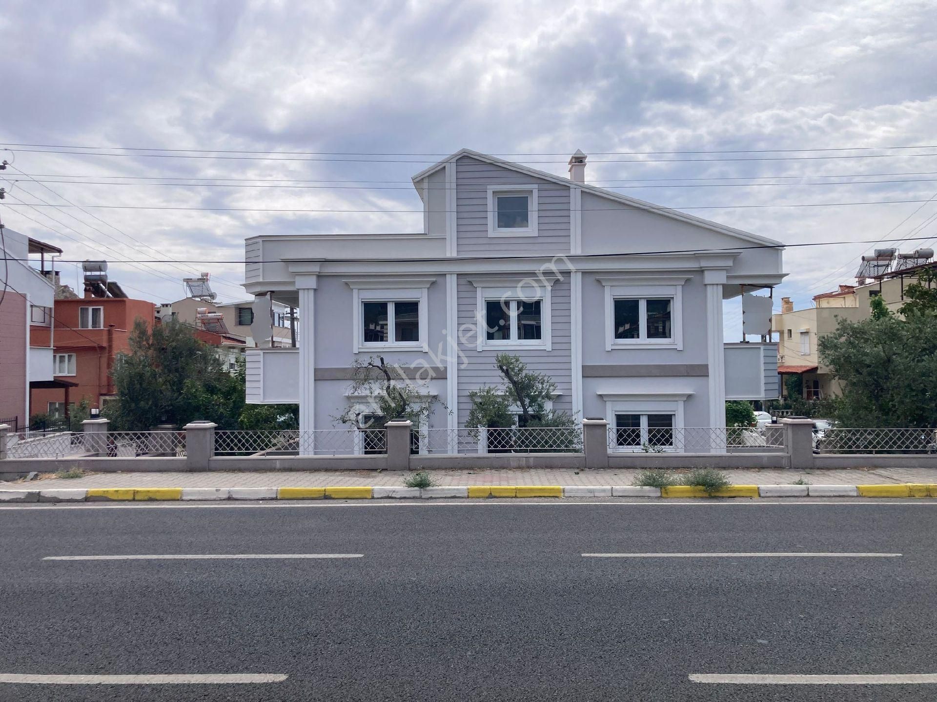 Edremit Avcılar Satılık Villa BALIKESİR EDREMİT ALTINOLUK TA DENİZE 20 MT. 8+1 VİLLA 