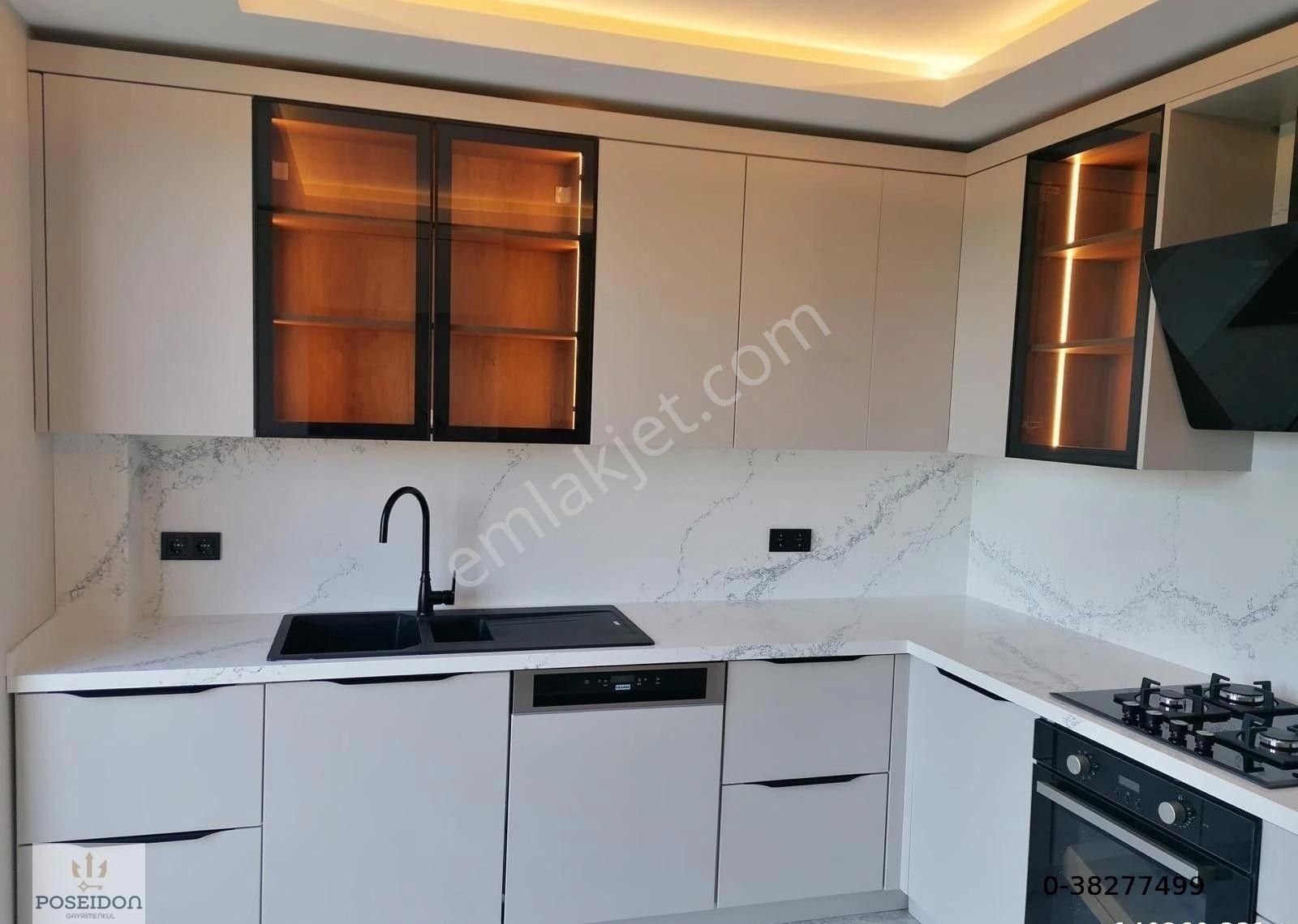 Kadıköy Caddebostan Satılık Daire CADDEBOSTAN BAĞDAT CADDESİ SAHİL ARASI İSKANLI KATTA TEK DAİRE