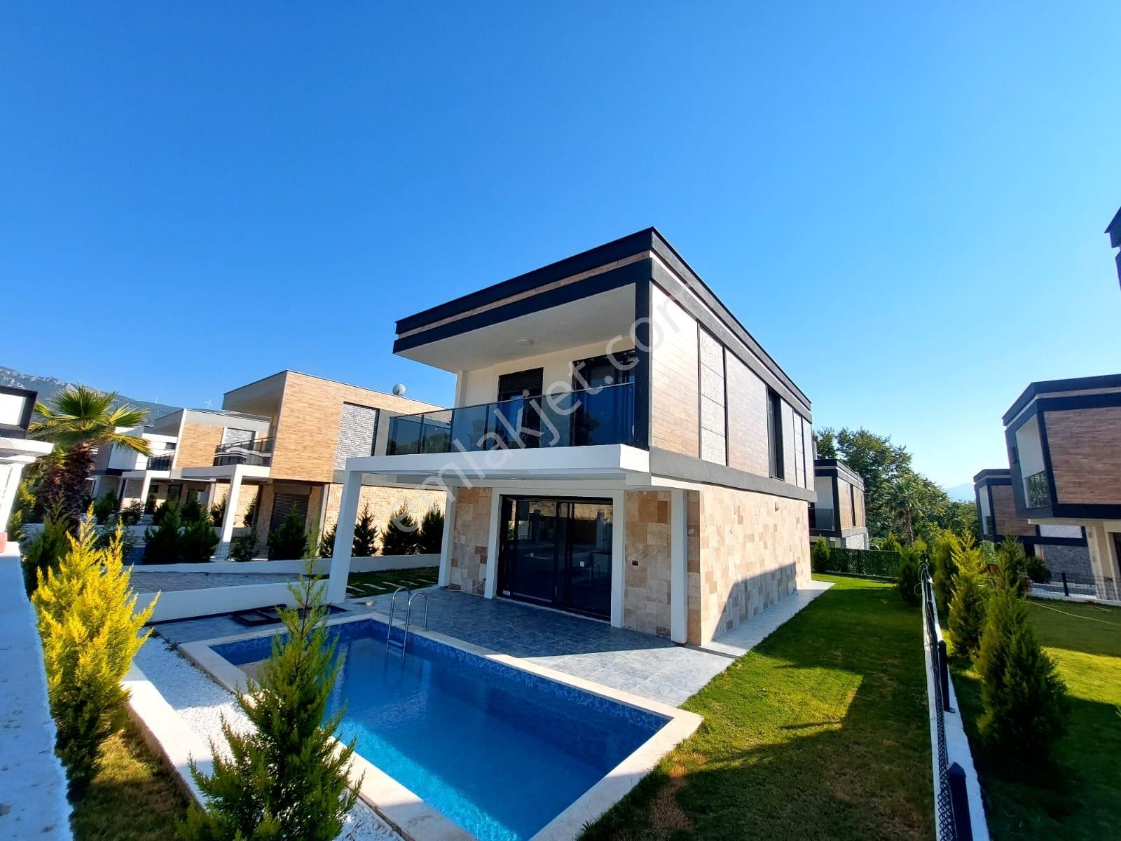 Kuşadası Davutlar Satılık Villa  Özel Havuzlu, Müstakil Bahçeli Satılık 4+1 Müstakil Villa