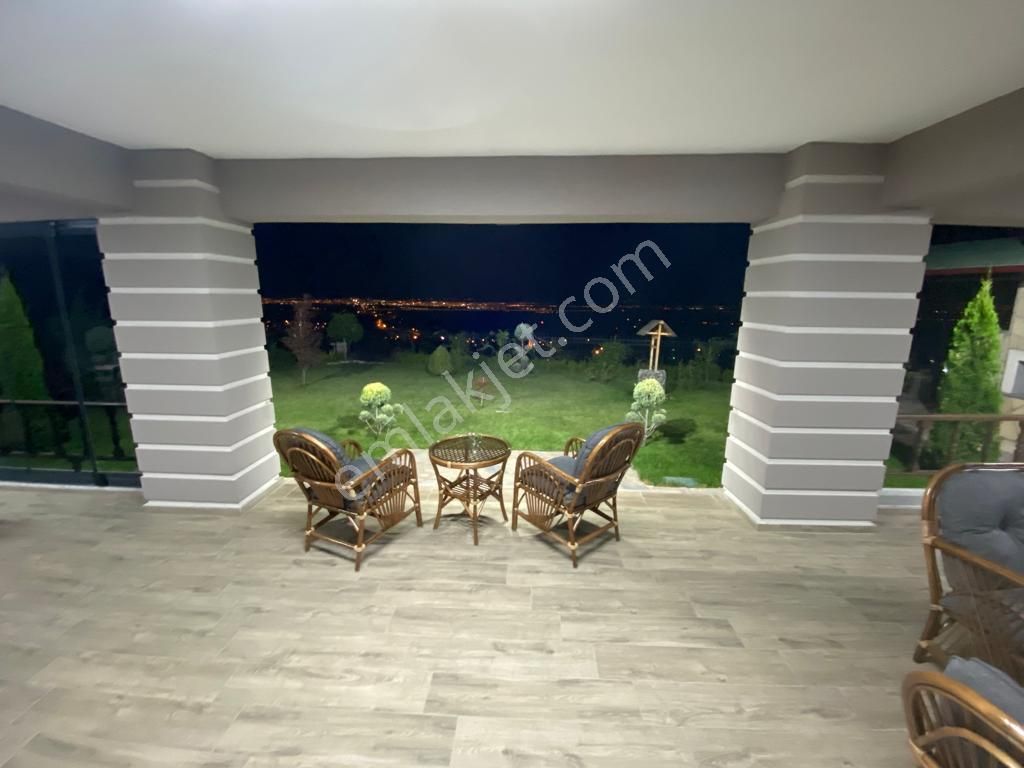 Erzincan Merkez Çatalören Köyü Satılık Villa  Erzincan merkezde satılık 8+1 Villa