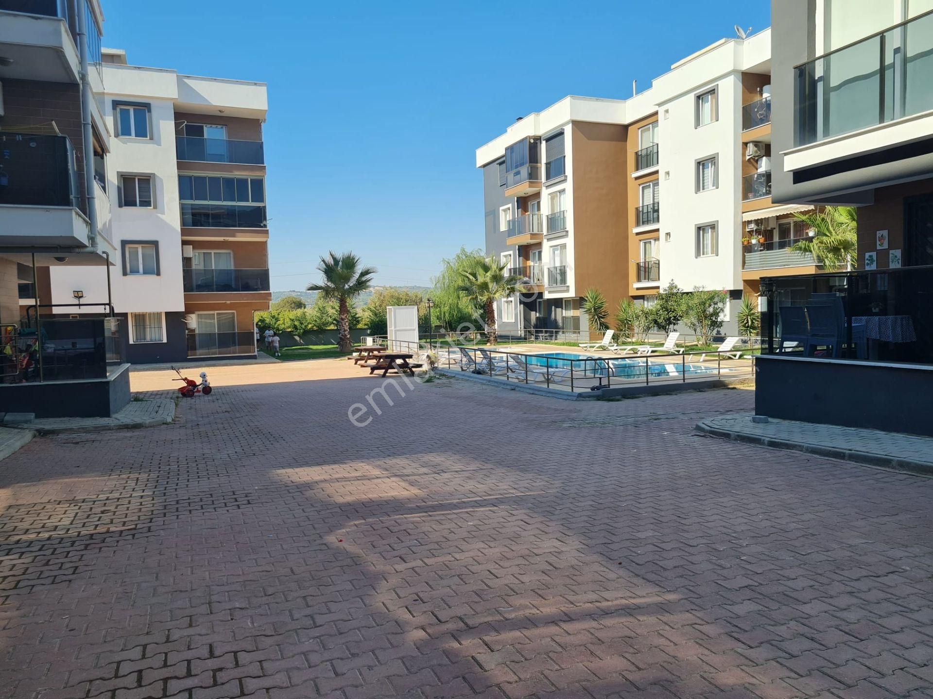 Kuşadası Davutlar Kiralık Daire Davutlar Da Havuzlu Site De 1+1 Kiralık Daire