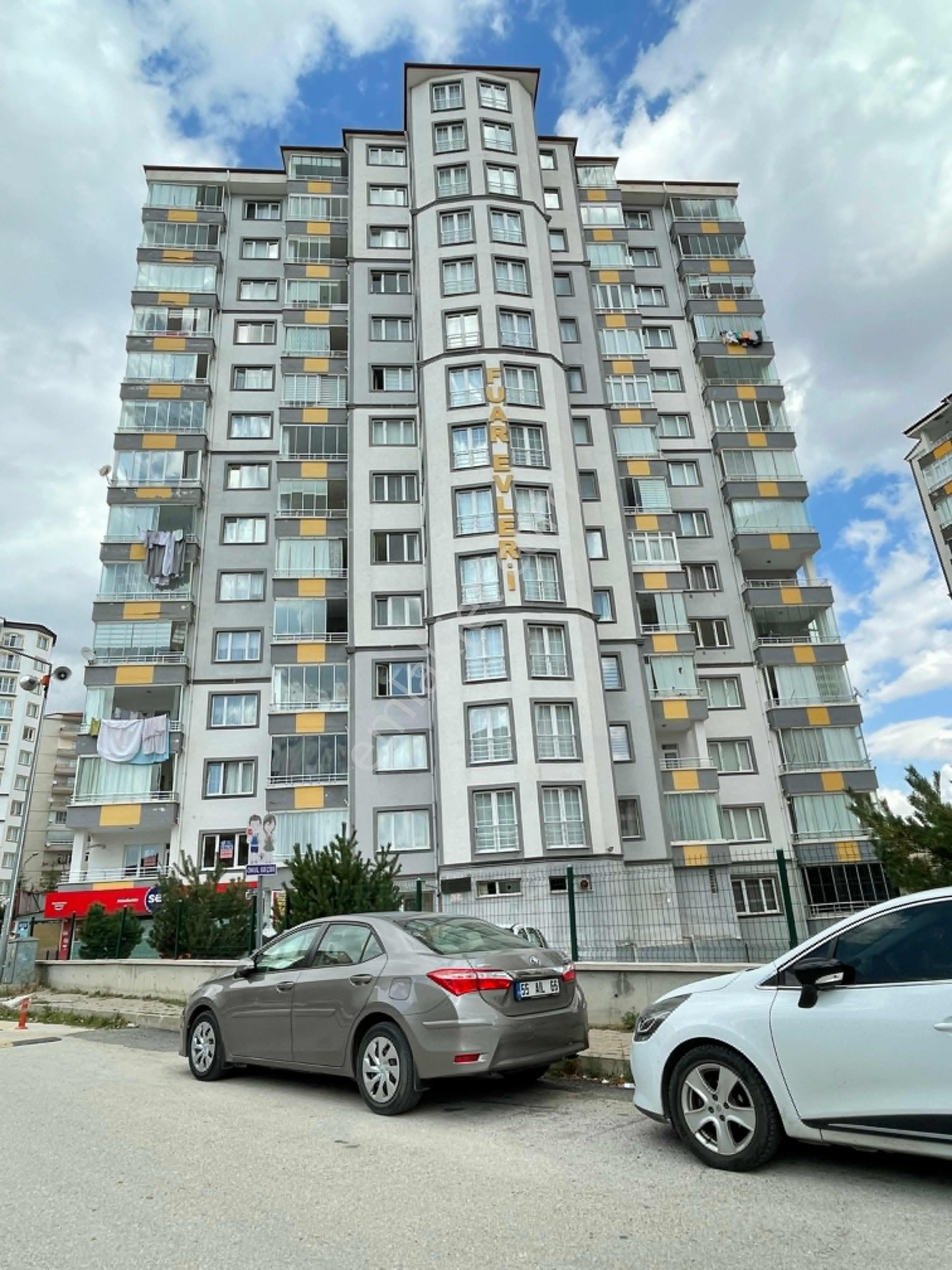 Yozgat Merkez Bilal Şahin Kiralık Daire  KENTPARKTA CEPHESİ AÇIK YAPILI DAİRE *** BURCU EMLAKTAN ***