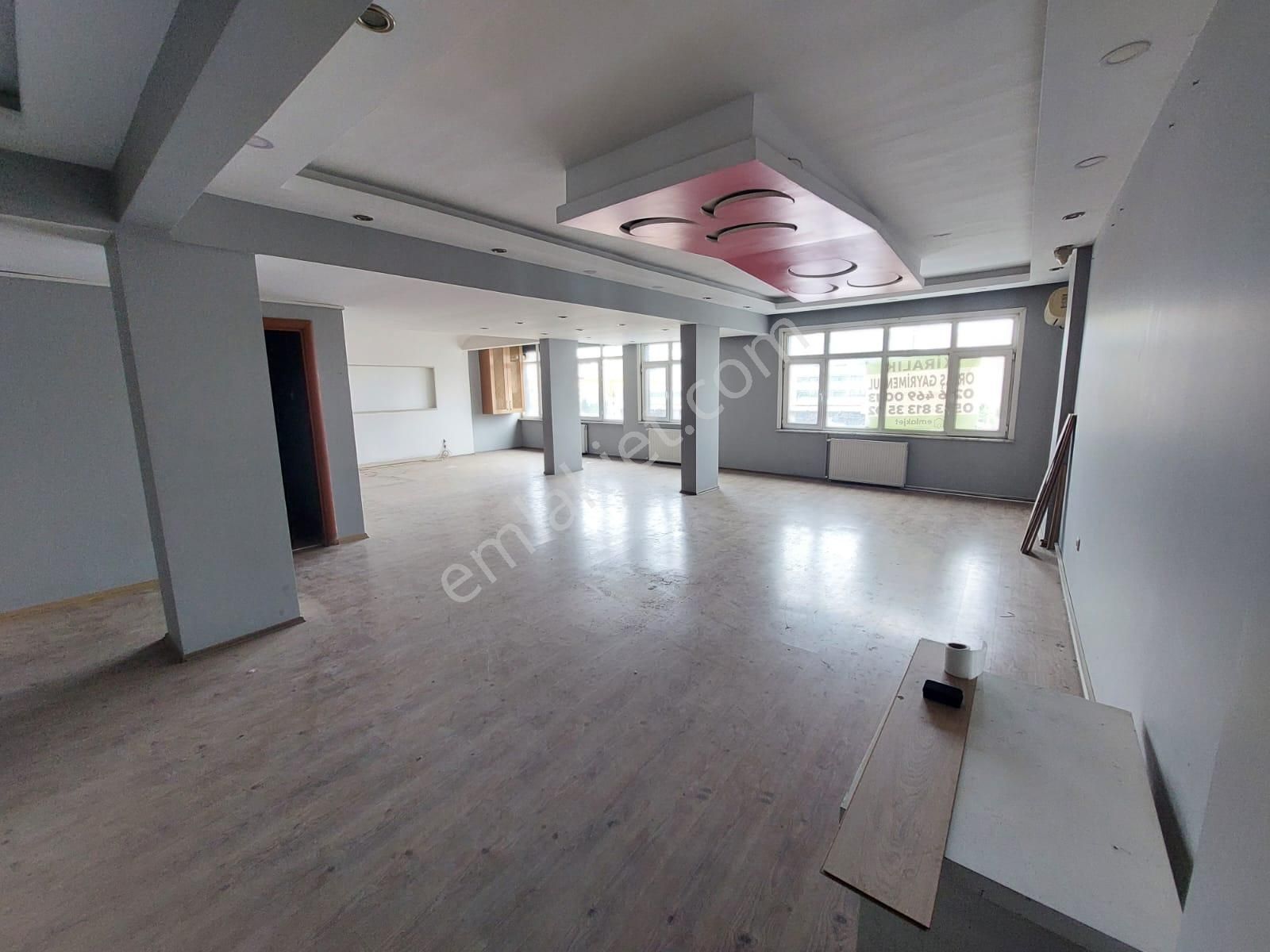 İstanbul Ataşehir Kiralık Apartman Dairesi ORYAŞTAN KAYIŞDAĞI CADDESİ ÜZERİNDE 140m2 2+1 ÜSTKAT DAİRE