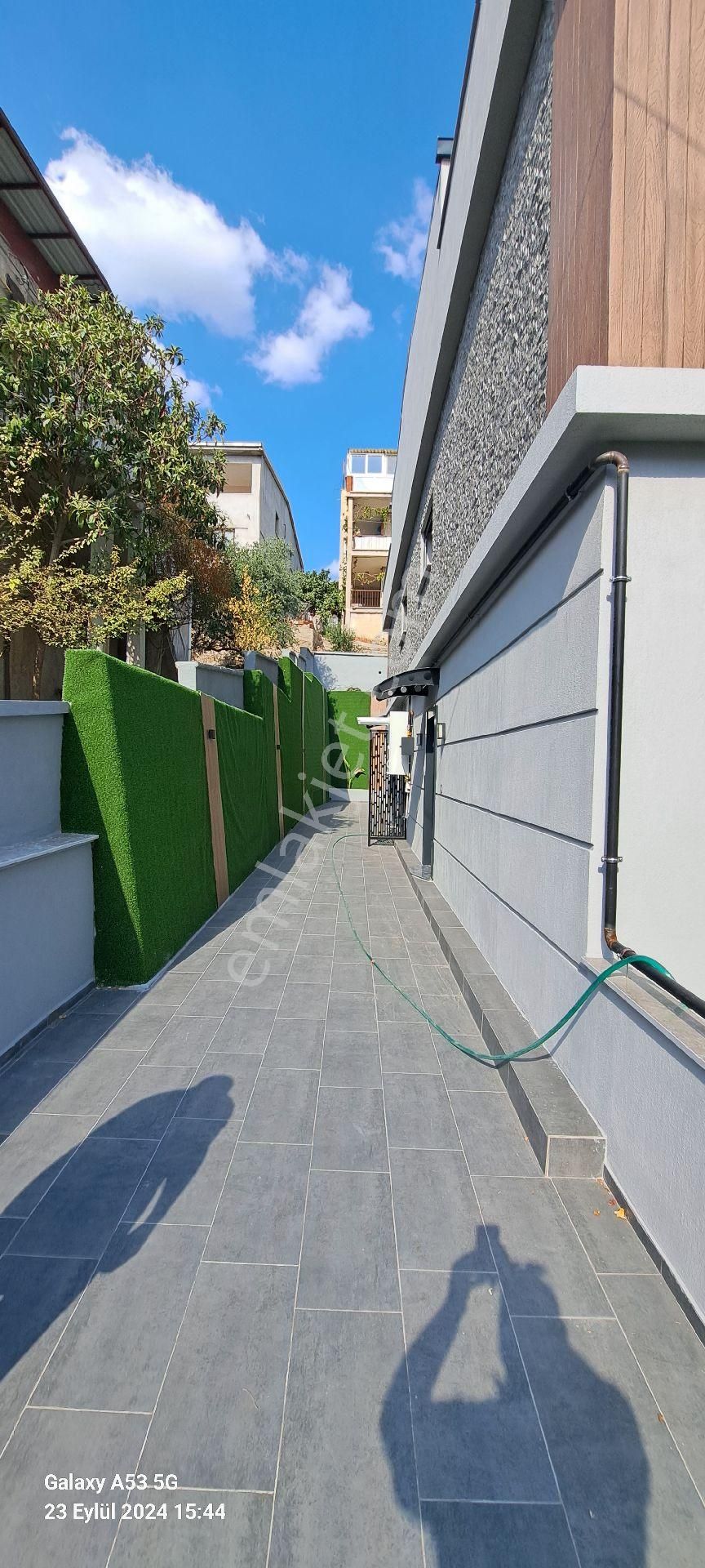 Bornova Atatürk Te Satılık 4+1 Lüks Tribleks Villalar - Görsel 2