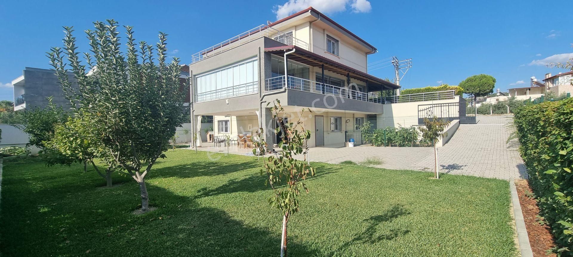 Kuşadası Soğucak Satılık Villa  Kuşadası Mehtap Sitesinde Tam Müstakil Satılık Yazlık