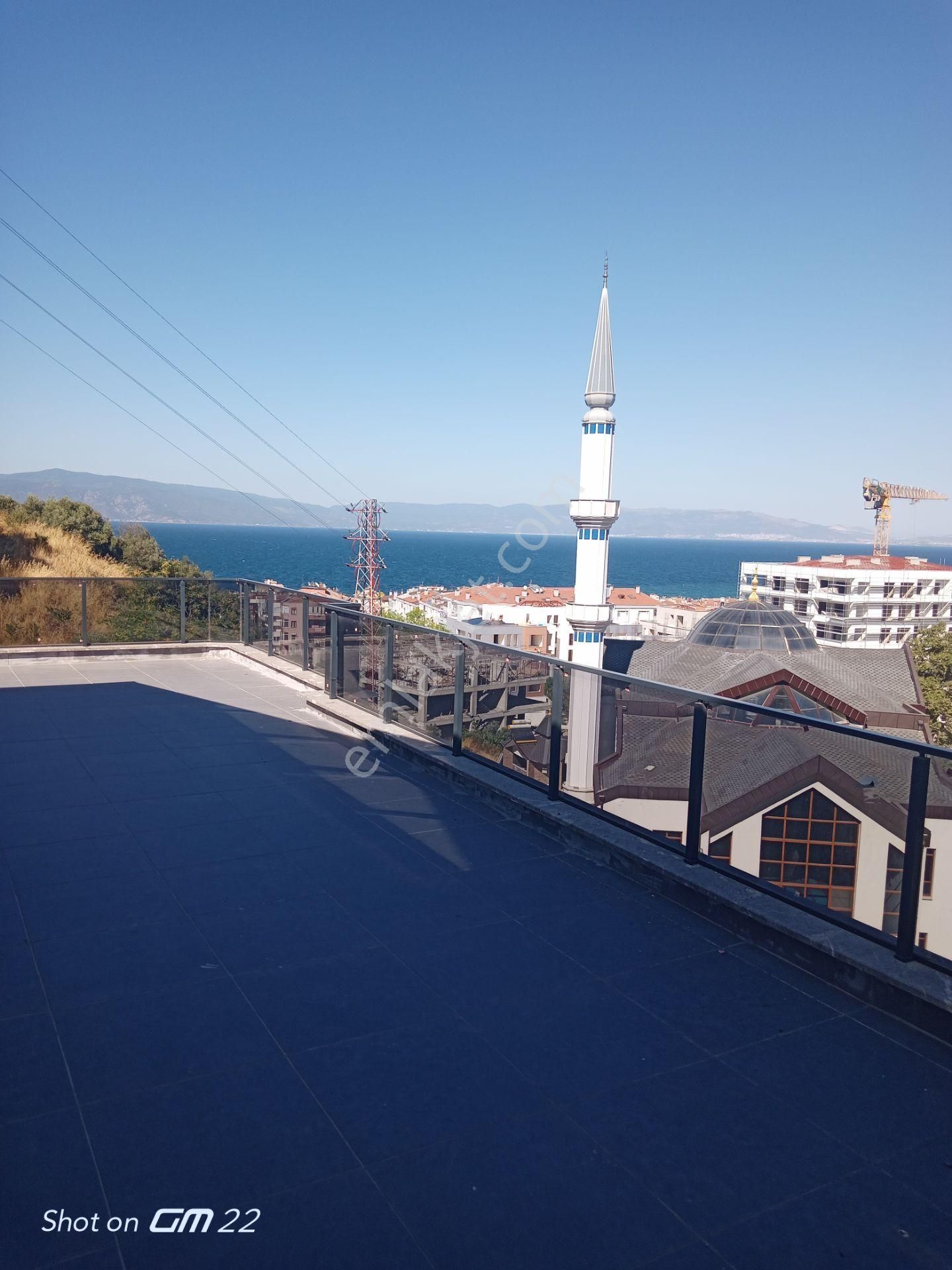 Mudanya Ömerbey Satılık Daire  Mudanya Merkezi Konumda 180 m2 lüks daire