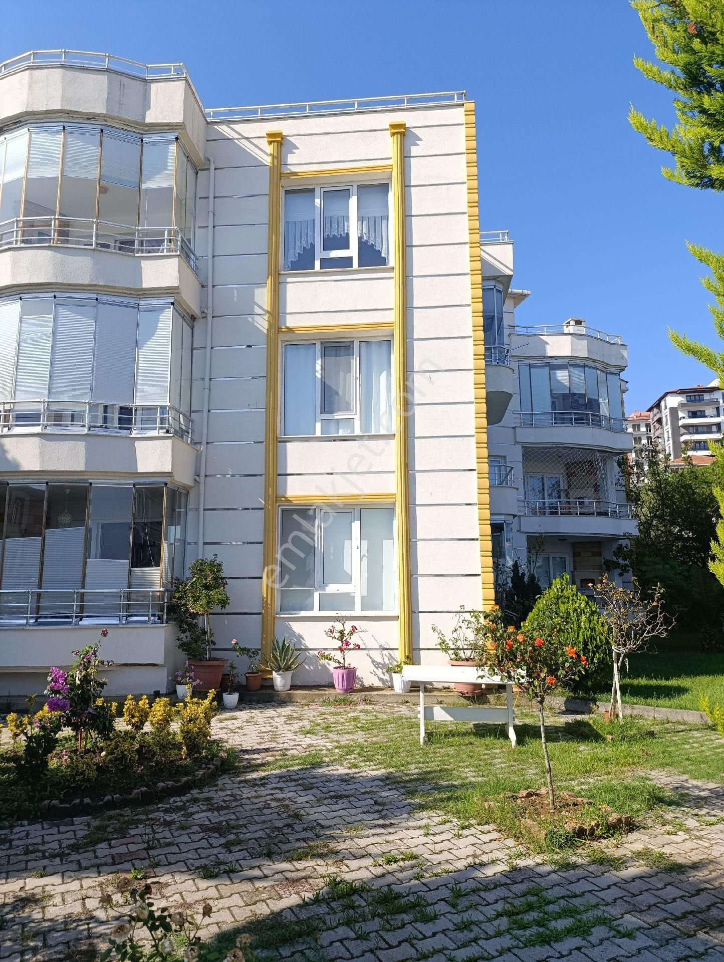 Sinop Merkez Zeytinlik Kiralık Daire ŞEHİTOĞLU EMLAK'TAN SİNOP MERKEZDE EŞYALI KİRALIK 2+1 DAİRE 