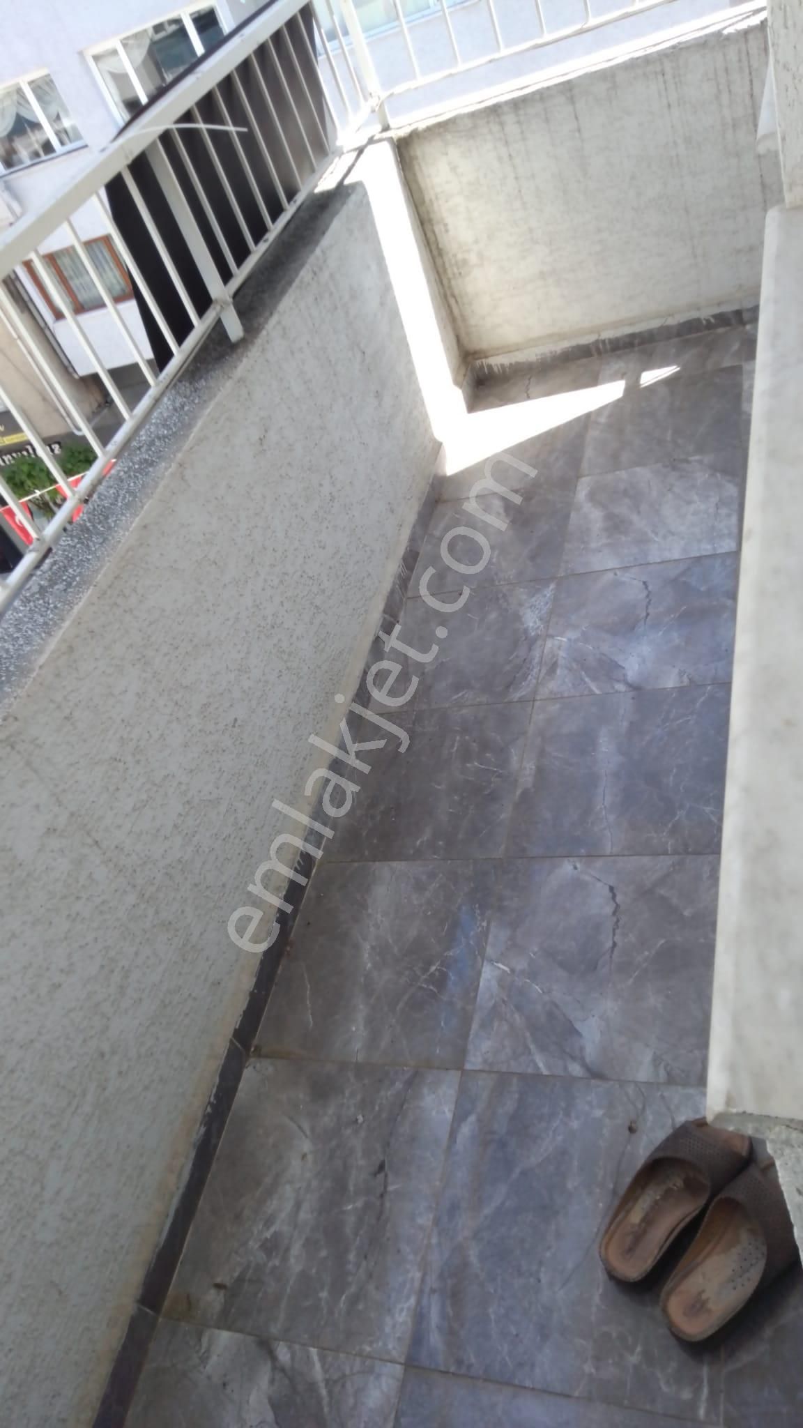 Gemlik İstiklal Cad.üzeri Kiralık Daire 3+1 Arakat Merkezi Yerde Sahile Yakın - Görsel 12