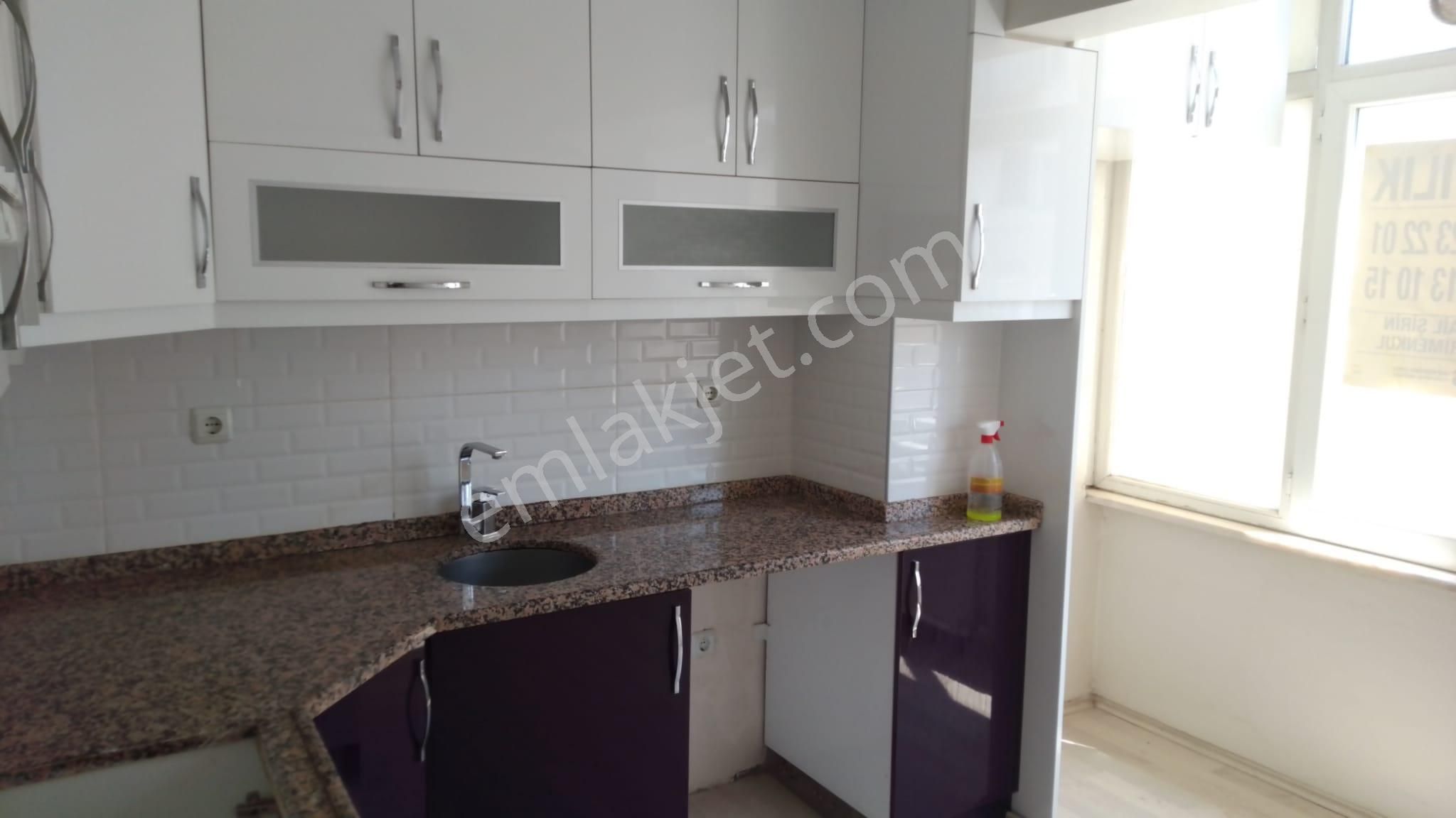 Gemlik İstiklal Cad.üzeri Kiralık Daire 3+1 Arakat Merkezi Yerde Sahile Yakın