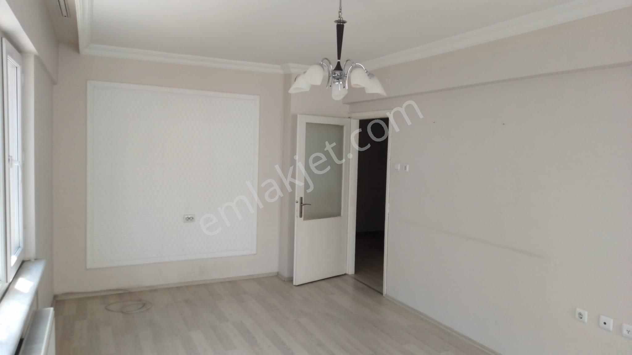 Gemlik İstiklal Cad.üzeri Kiralık Daire 3+1 Arakat Merkezi Yerde Sahile Yakın - Görsel 17