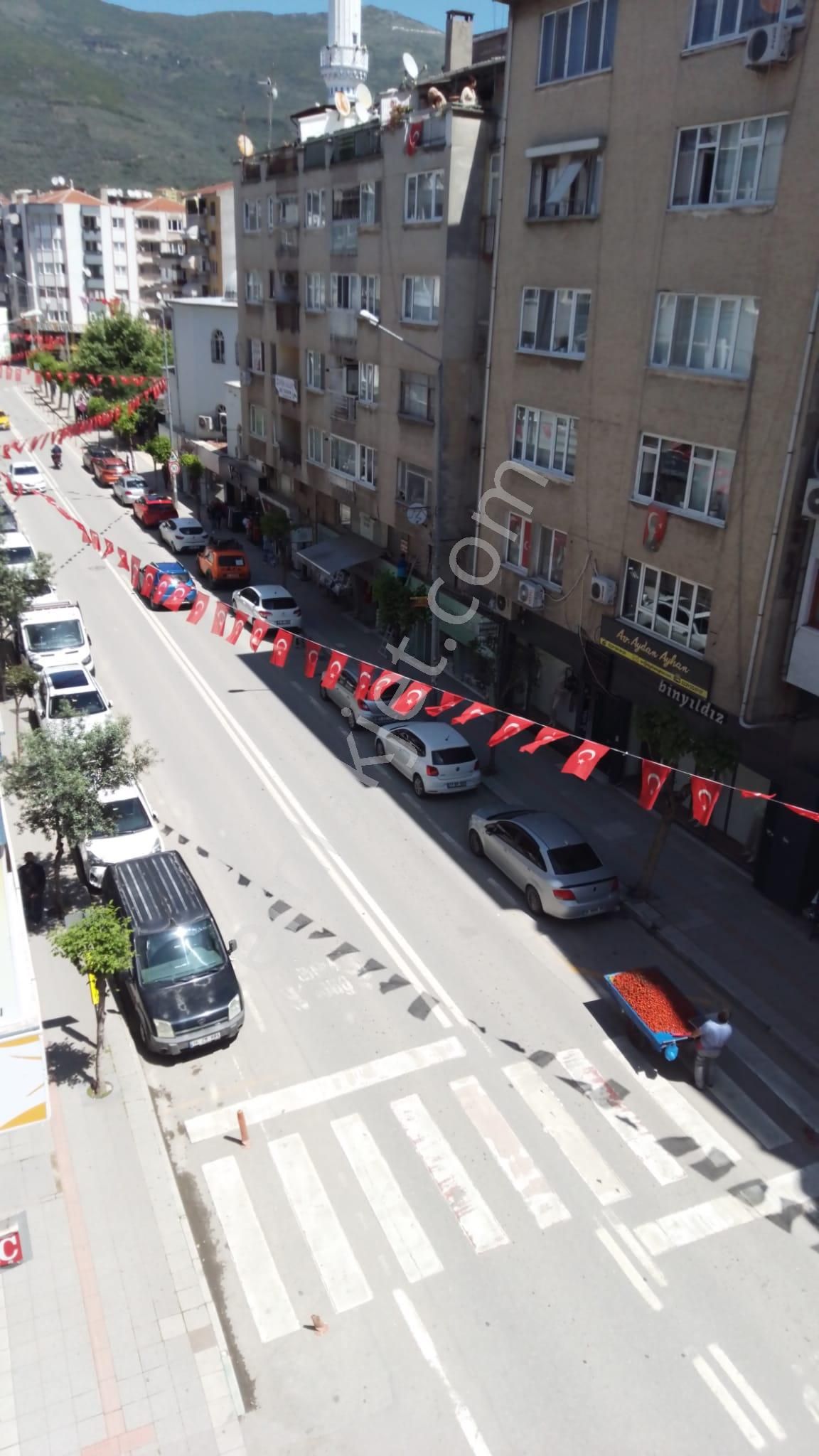 Gemlik İstiklal Cad.üzeri Kiralık Daire 3+1 Arakat Merkezi Yerde Sahile Yakın - Görsel 13