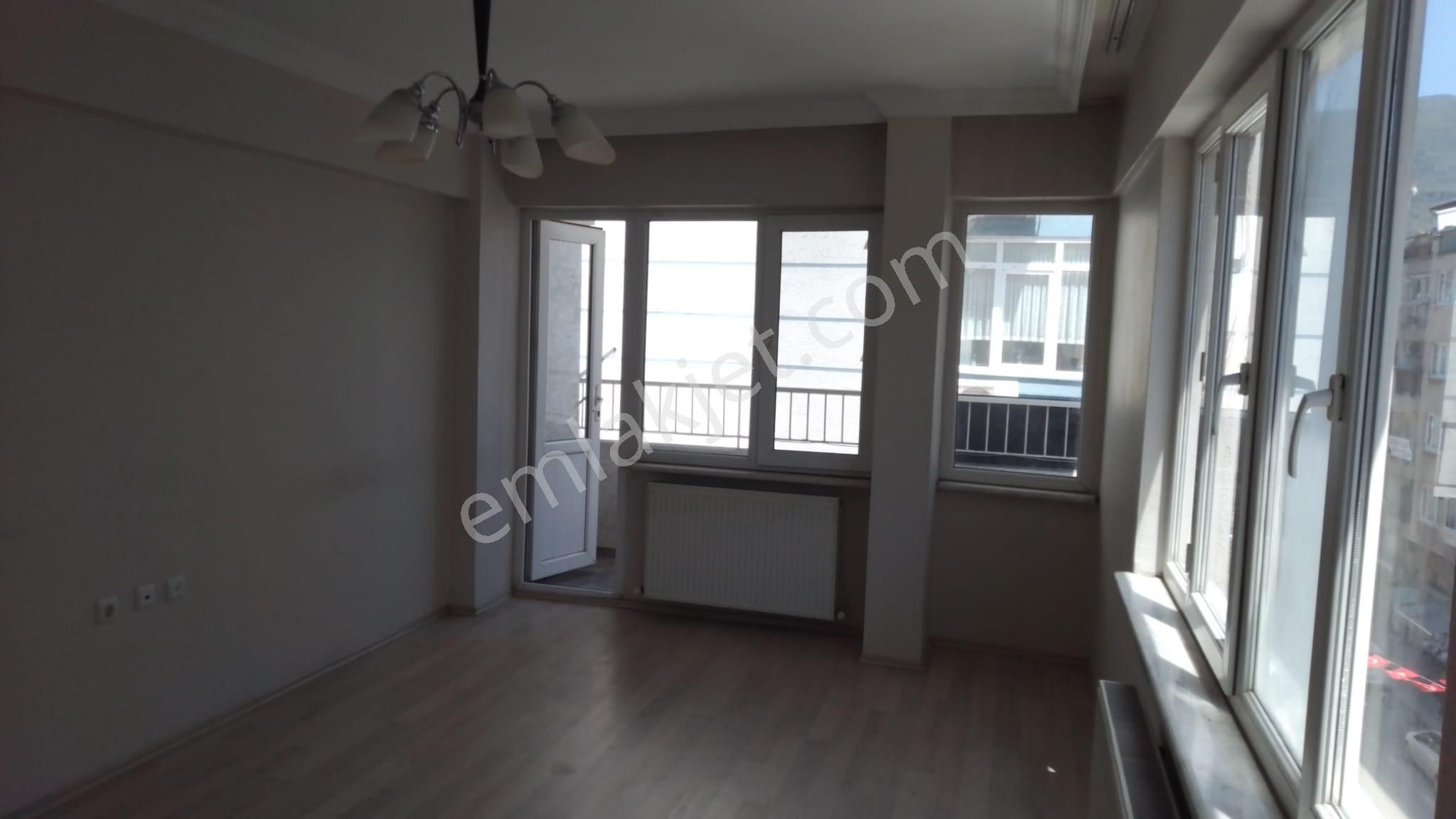 Gemlik İstiklal Cad.üzeri Kiralık Daire 3+1 Arakat Merkezi Yerde Sahile Yakın - Görsel 9