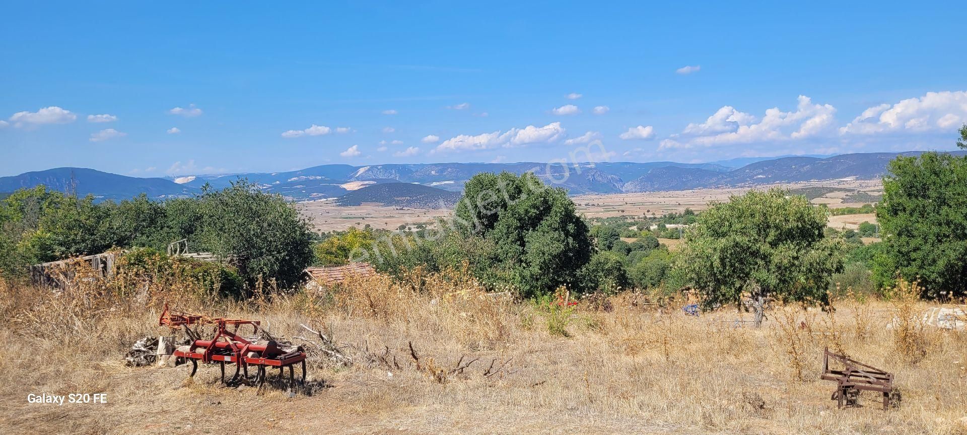 Gölpazarı Karaağaç Köyü Satılık Konut İmarlı  KÖY İÇİNDE MANZARALI SATILK ARSA