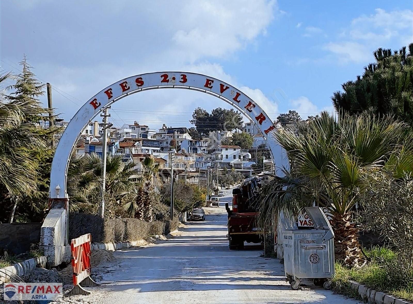 Kuşadası Karaova Satılık Villa İmarlı Kuşadası'nda Satılık Deniz Manzaralı Villa Arsası