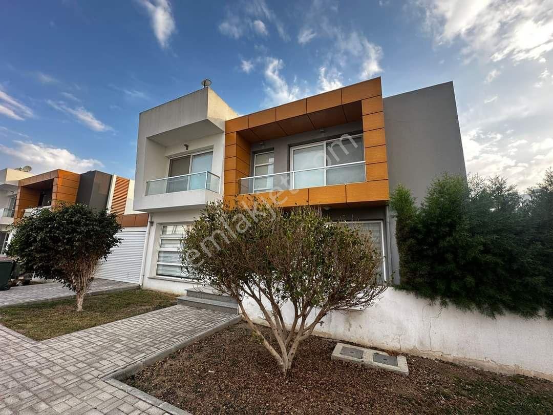 Mağusa Saklıkent 'te Geniş Bahçeli 3+1 Satılık Villa - Görsel 2