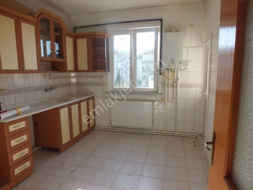 Karaman Merkez Gevher Hatun Kiralık Daire  Karaman Gevher Hatun Mahallesi 4.Kat 125 M2 2+1 Kiralık Daire