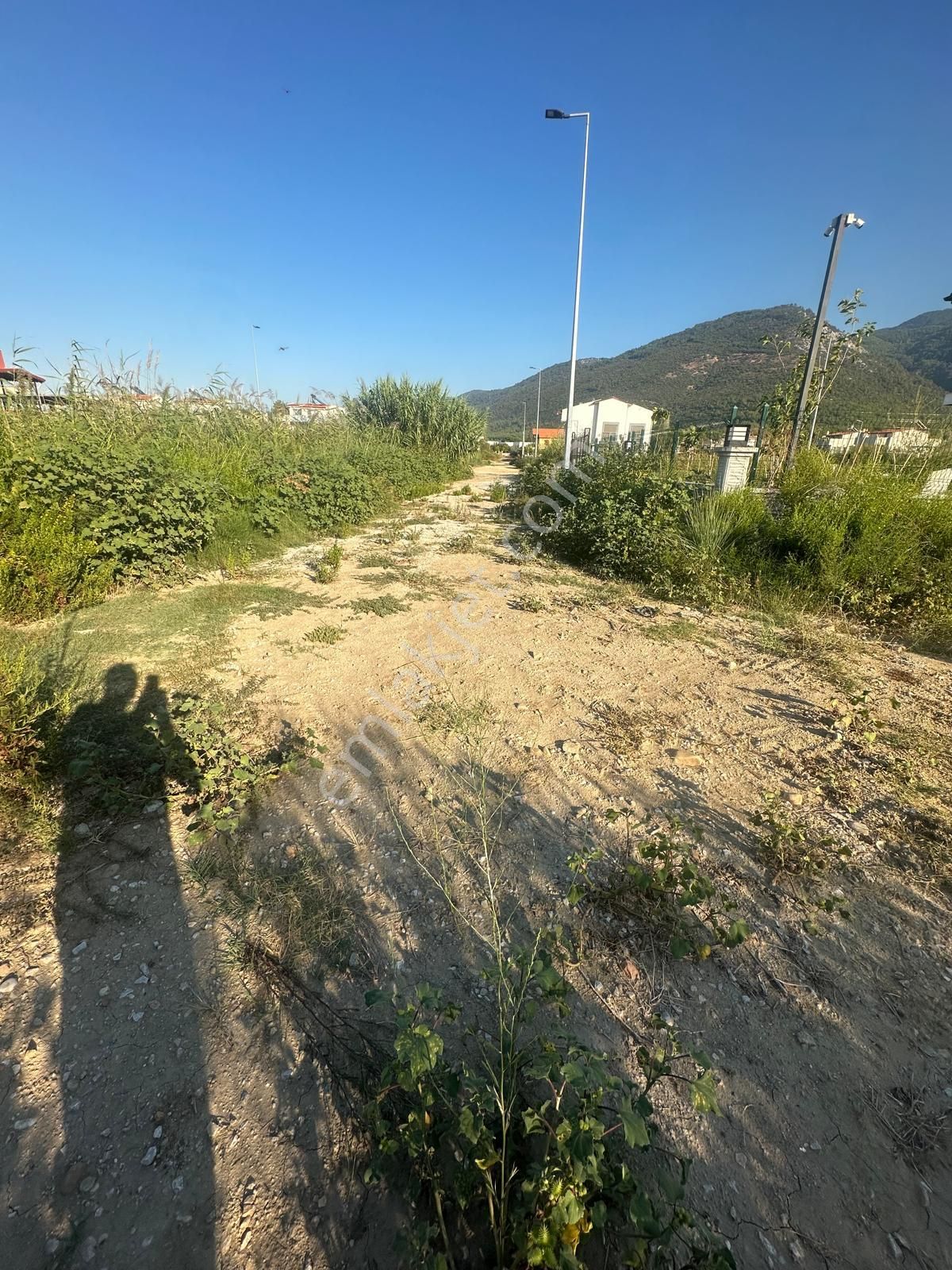 Kuşadası Güzelçamlı Satılık Konut İmarlı  Kuşadası Güzelçamlı Gece Pazarına Yakın Müstakil Villalık Satılık Arsa