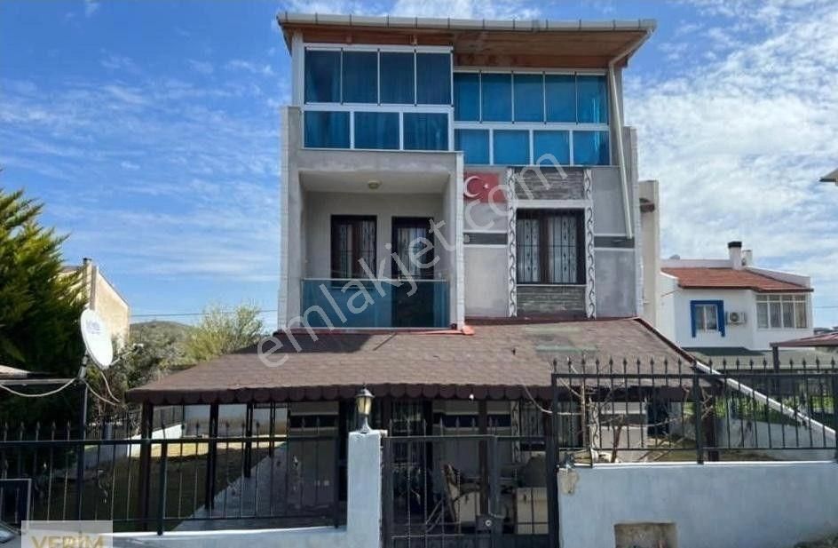 Seferihisar Tepecik Satılık Villa Seferihisar De 330M Tek Müstakil Deniz Tarafında Satılık 6+1 Villa