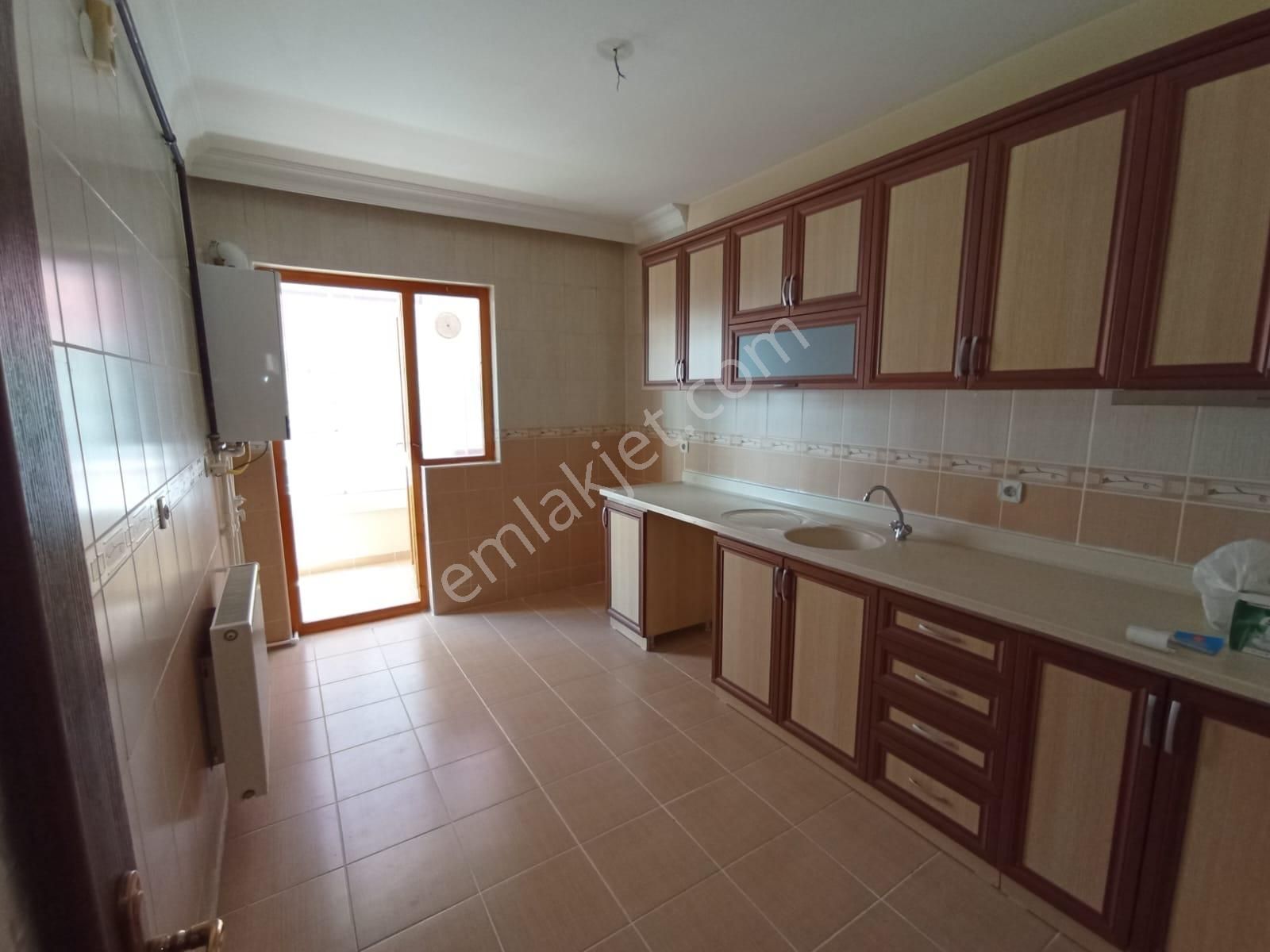 Mamak Kutlu Kiralık Daire  SAHİBİNDEN ARAKATTA DEREBOYU CADDESİ480/1.SK NO:2/7 1.KAT KİRALIK3+1DAİRE