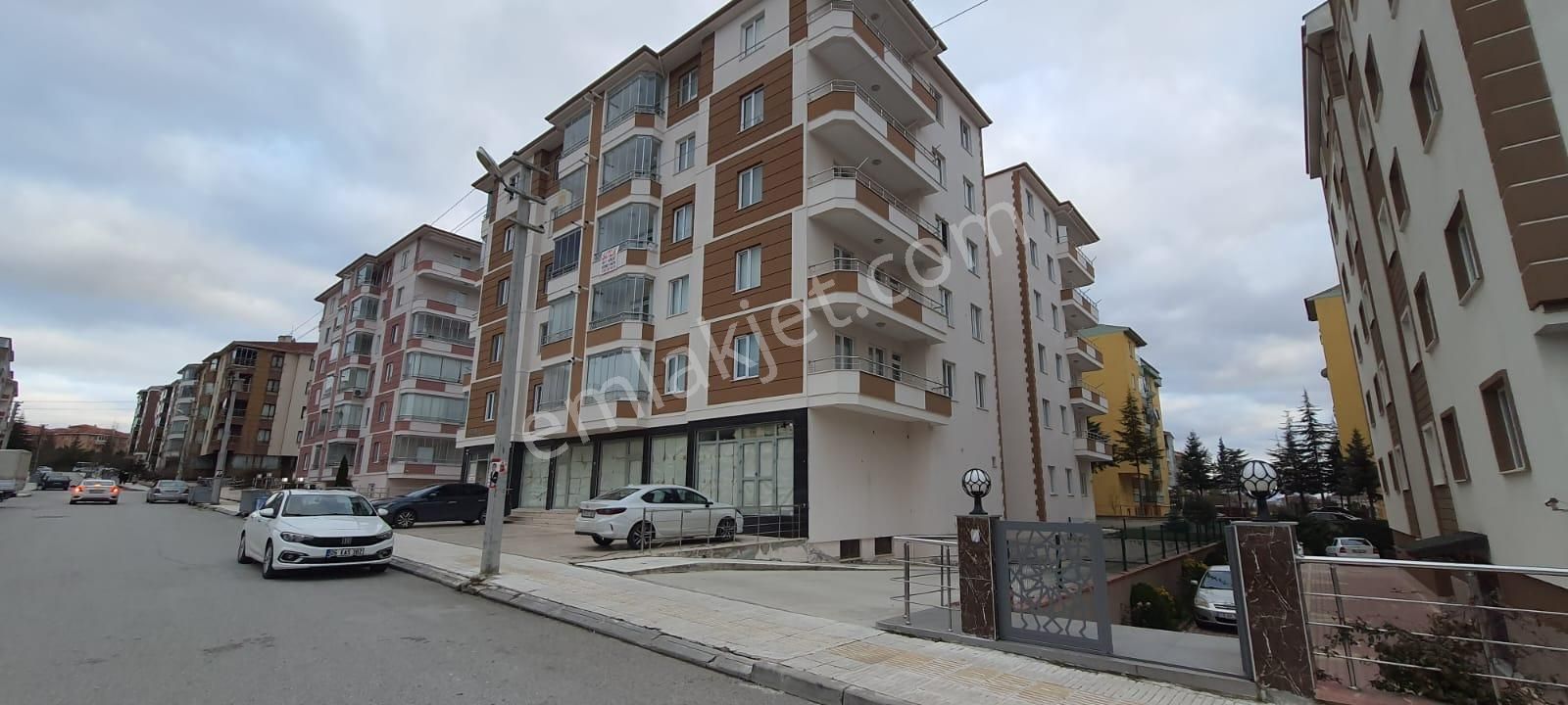 Çorum Merkez Ulukavak Satılık Daire  BUHARAEVLER 5. CADDE DE ARAKAT GÜNEYBATI CEPHELİ 4+1 LÜKS DAİRE