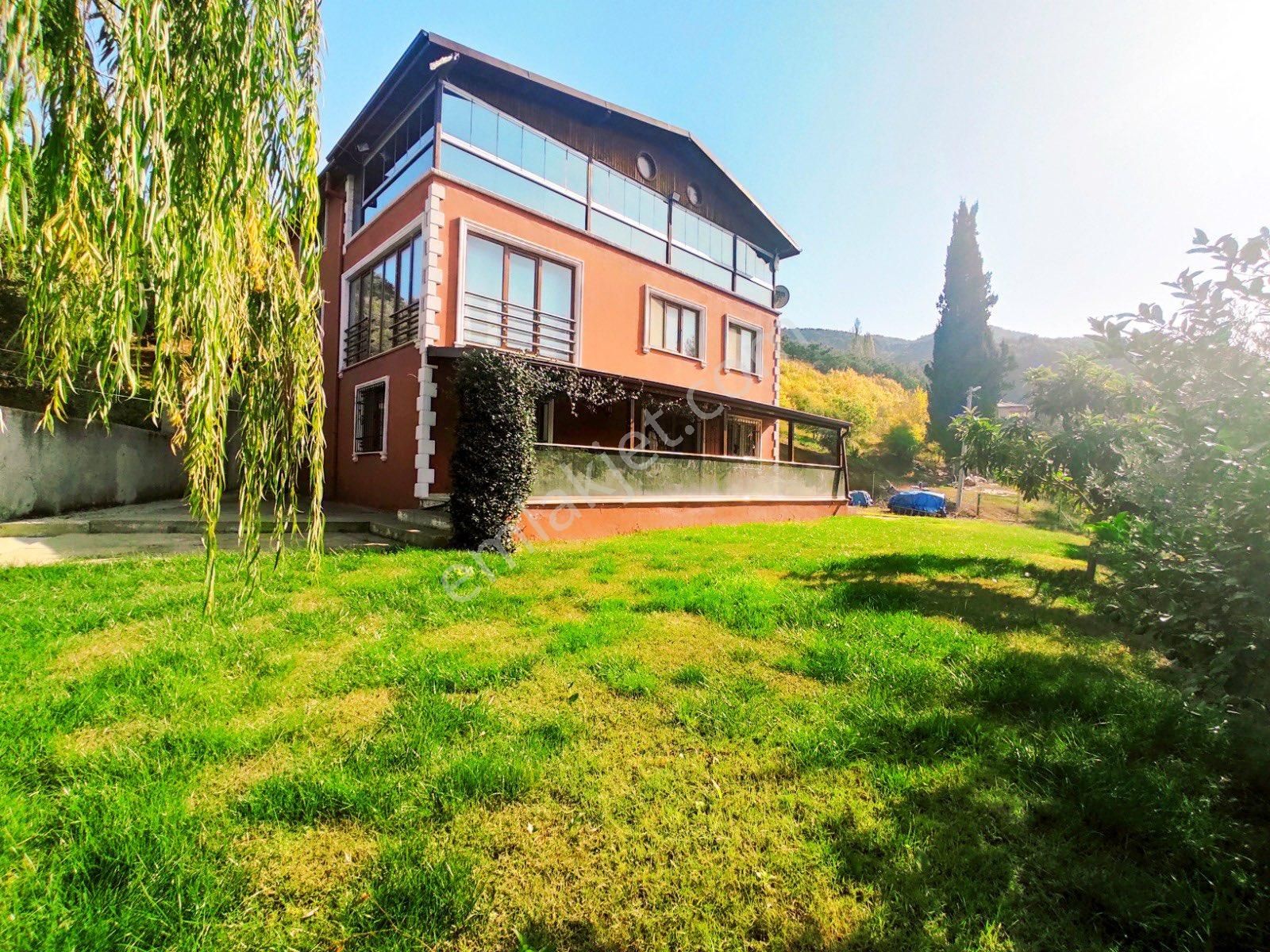 Mudanya Tirilye Satılık Villa Mudanyada 6 Dönüm Arazi İçerisinde Tripleks 6+2 Satılık Villa