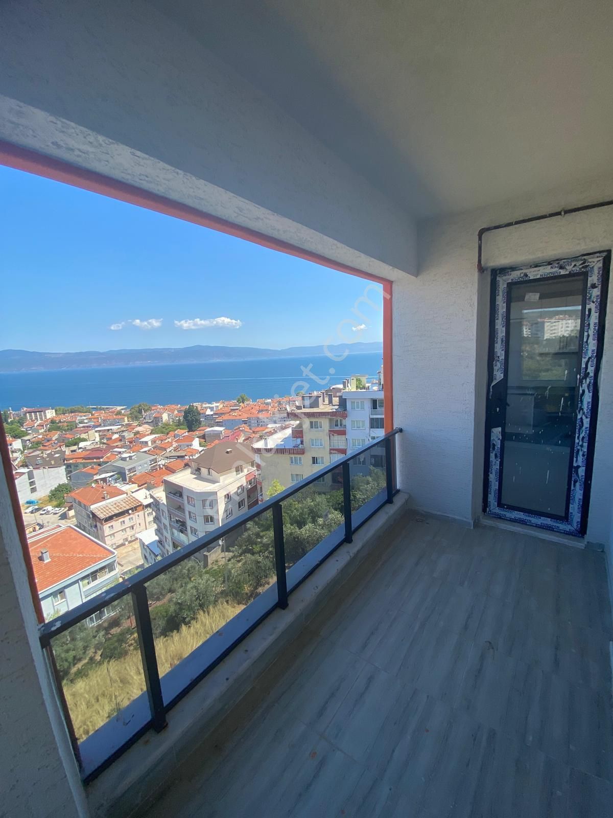 Mudanya Ömerbey Satılık Daire  Mudanya, Üç Katlı Binada, Deniz Manzaralı, Sıfır Daire