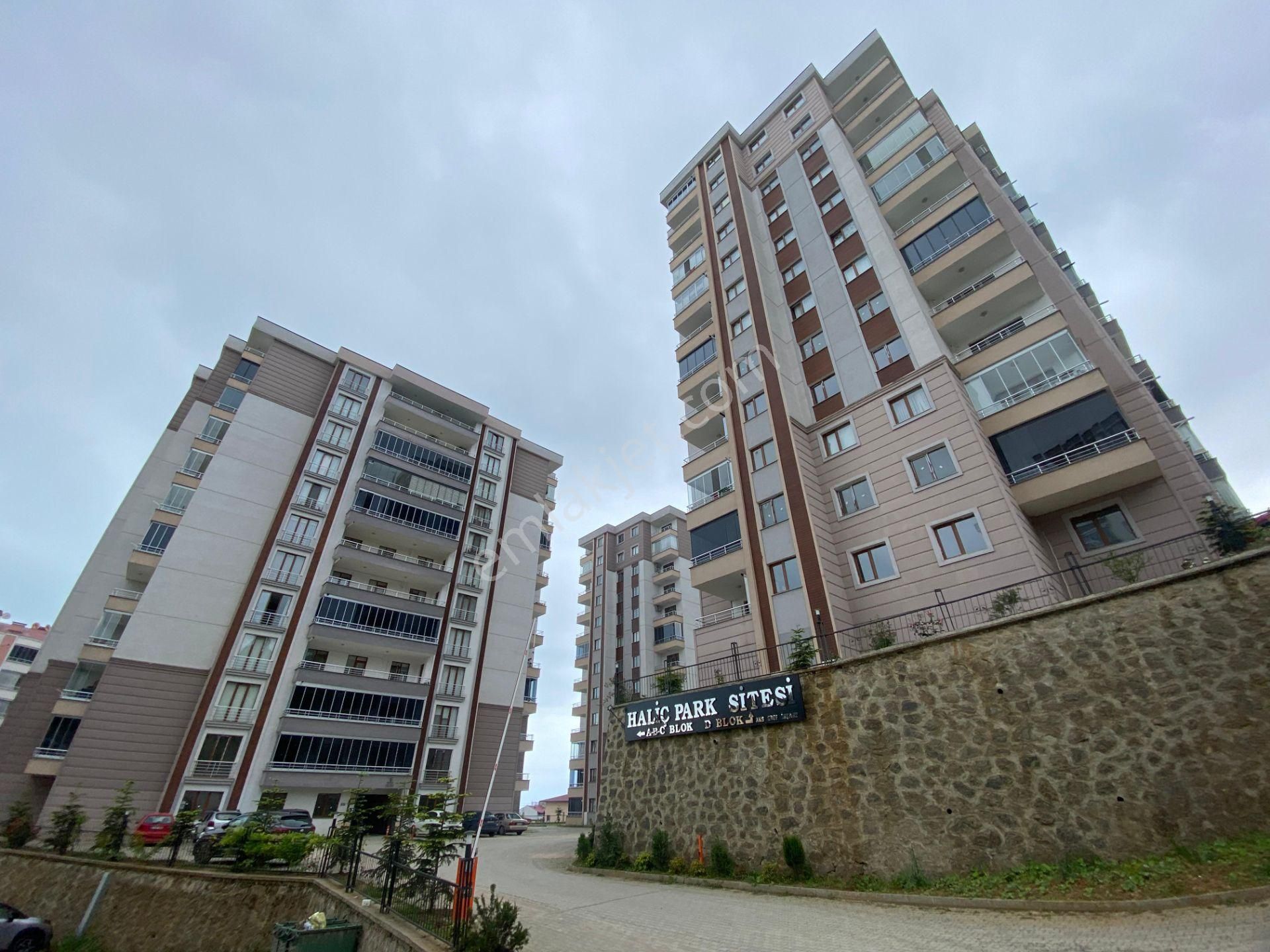 Yomra Sancak Satılık Daire  Yomra Haliç Park 7 Kat 3+1 Satılık Konut