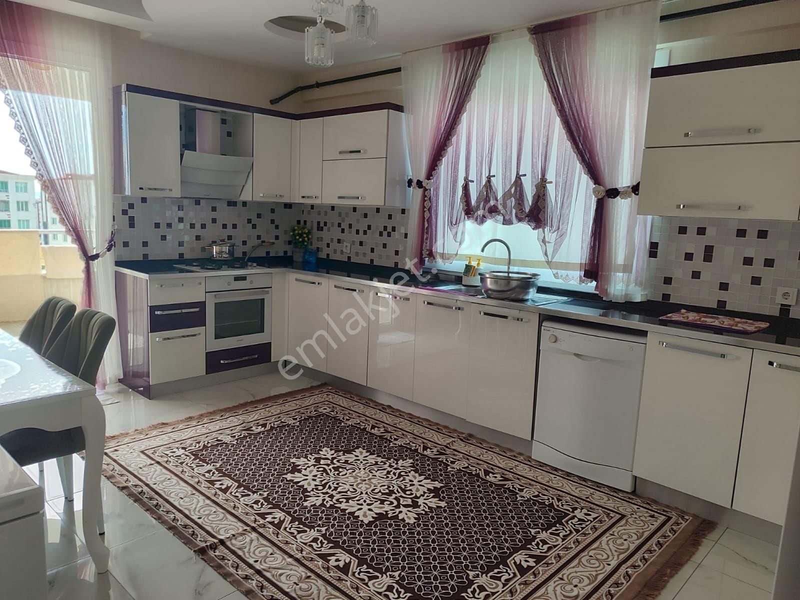 Bağlar Bağcılar Satılık Daire MİLLET BAHÇESİ KARŞINDA SATILIK 4+1 DAİRE