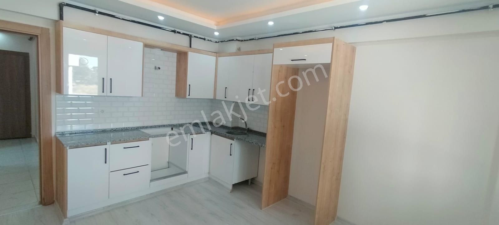 Yunusemre Muradiye Satılık Daire   MURADİYE MAHALLESİ   (SATILIK)   2+1 60 M2 3 KATLININ  YÜKSEK ZEMİNİ 