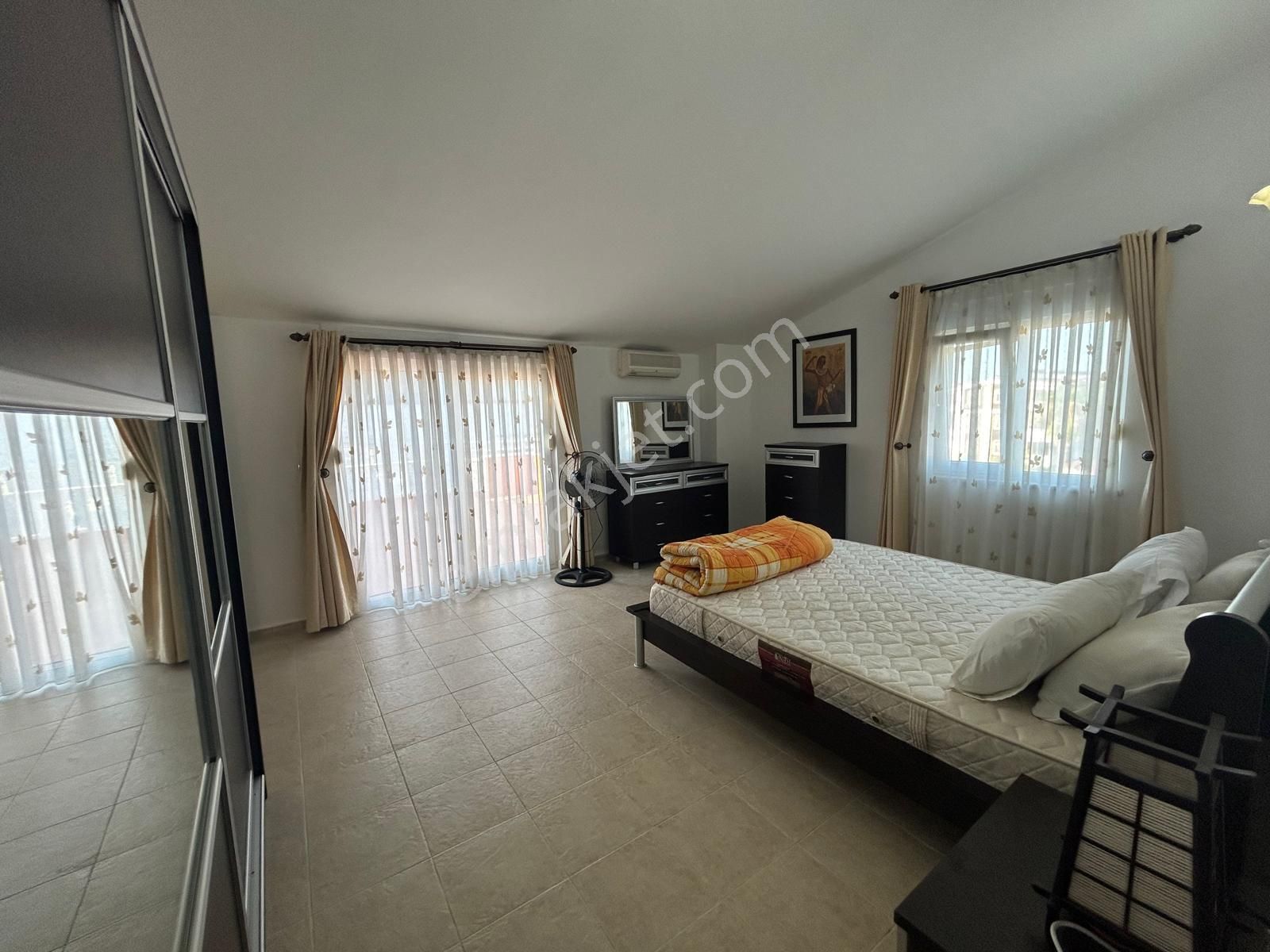 Büyük Plaja Yakın 4 Dairelik Havuzlu Sitede Eşyalı Dubleks - Görsel 28