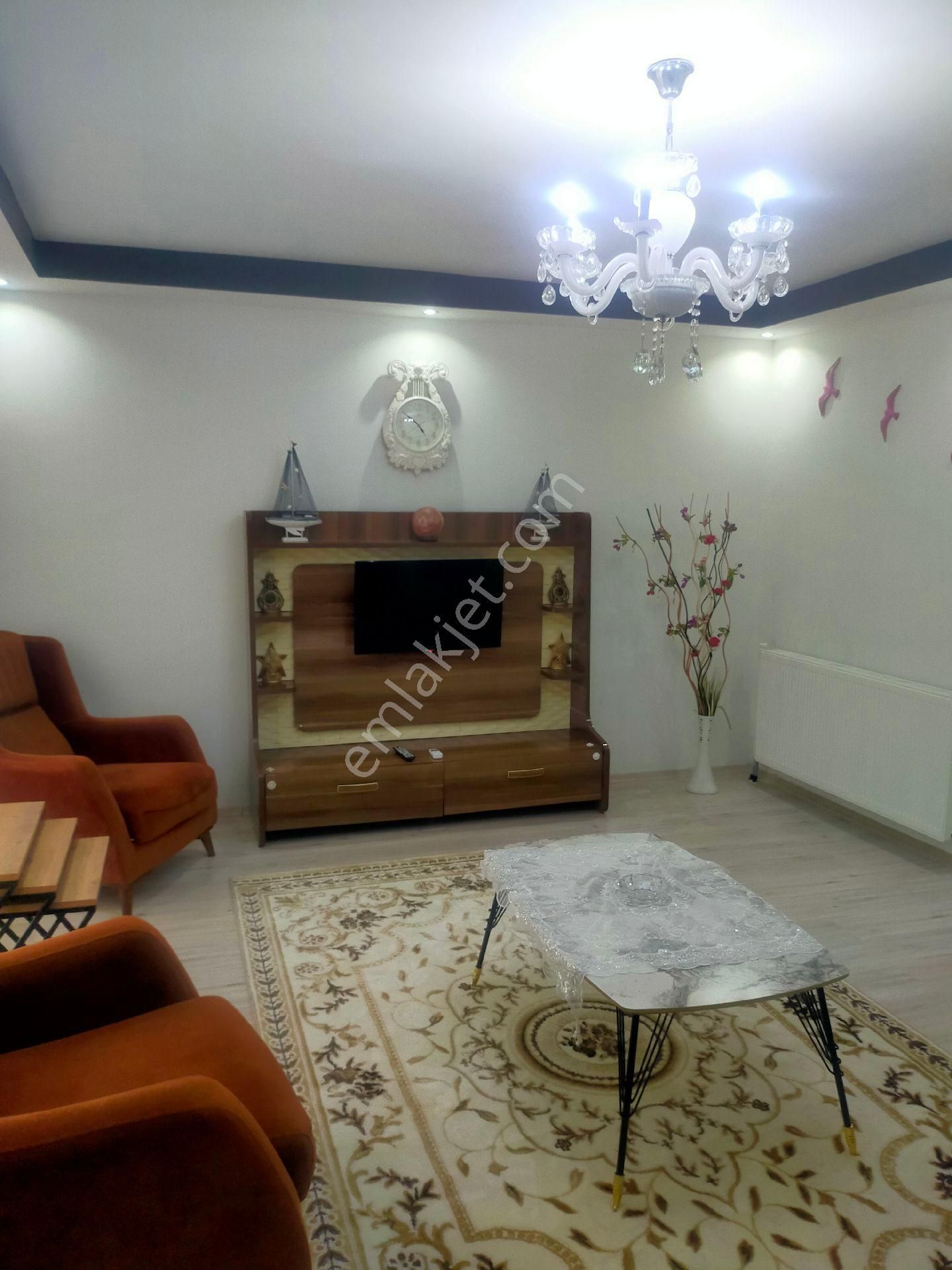 Nazilli Yeni Kiralık Daire yeni mah de cumartesi pazarı mevkinde eşyalı dogalgazli 3+1 ara kat cam balkonlu daire