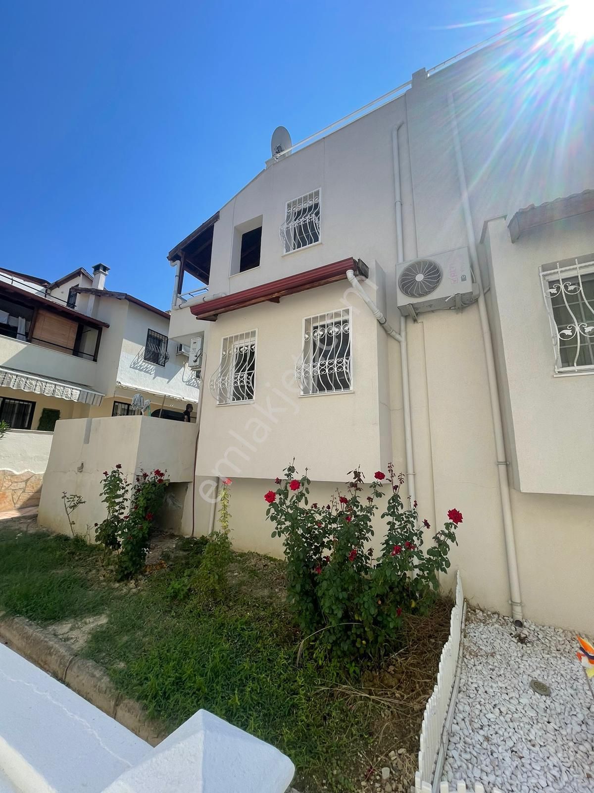 Kuşadası Kadınlar Denizi Satılık Villa  KADINLAR DENİZİ'NDE TERASTAN DENİZ MANZARLI 3+1 VİLLA...