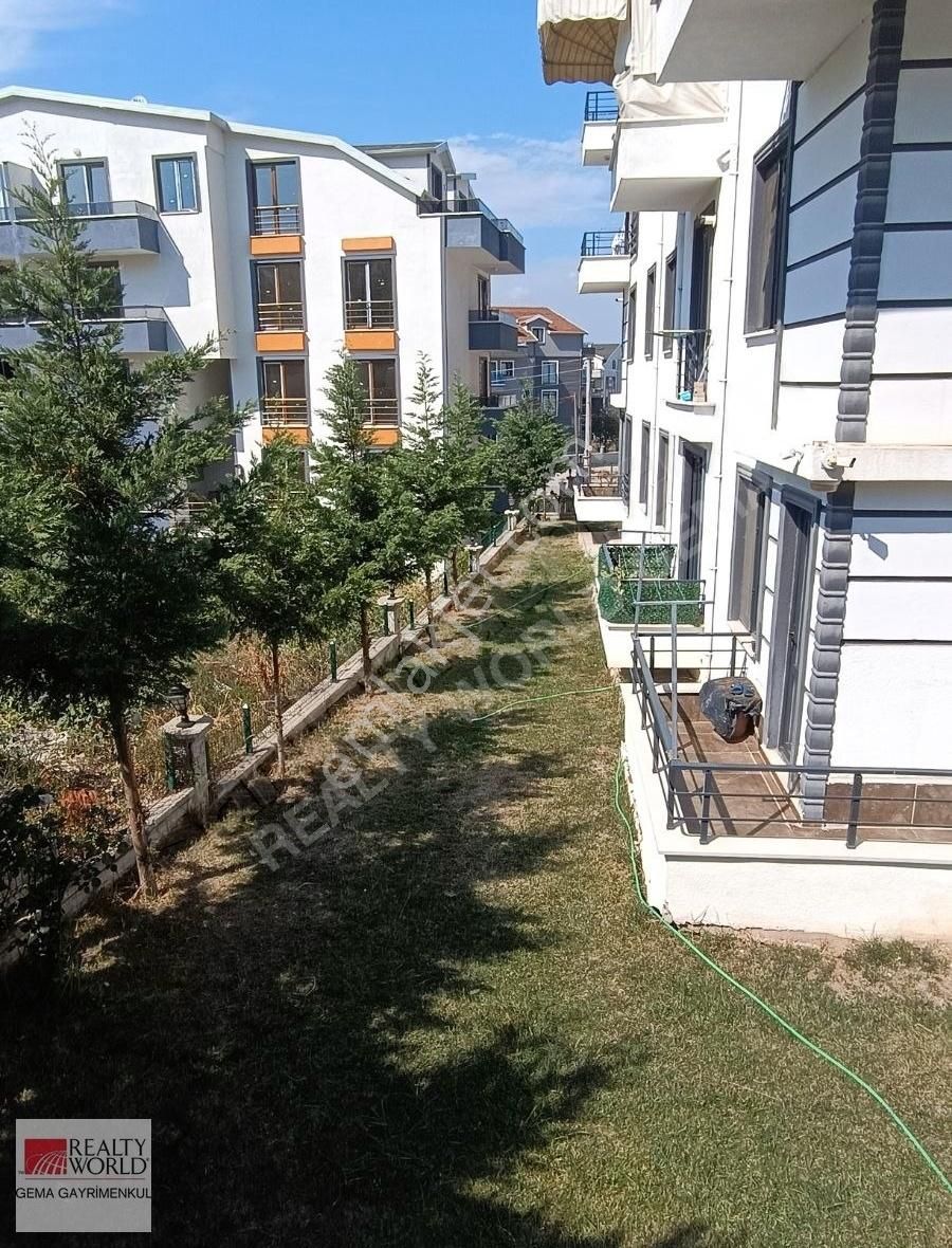 Gölcük Yazlık Merkez Satılık Daire GÖLCÜK YAZLIK'DA MERKEZİ SATILIK 3+1 GÜZEL BİR ARAKAT DAİRE