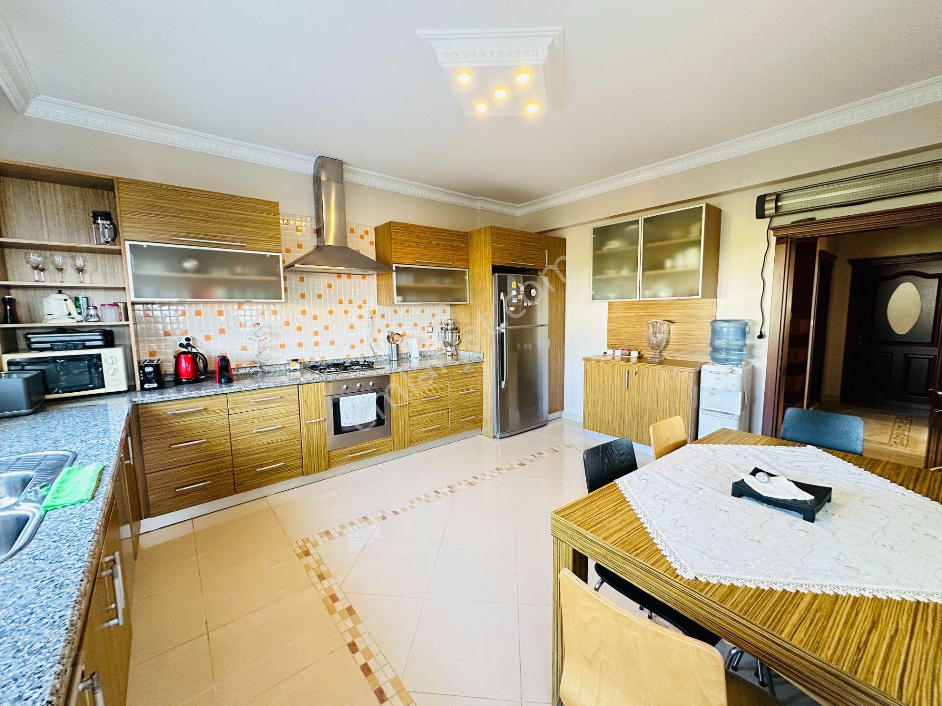 Kamiloba'da 1400m2 Arsa İçinde 500m2 6+1 Satılık Muhteşem Villa - Görsel 17