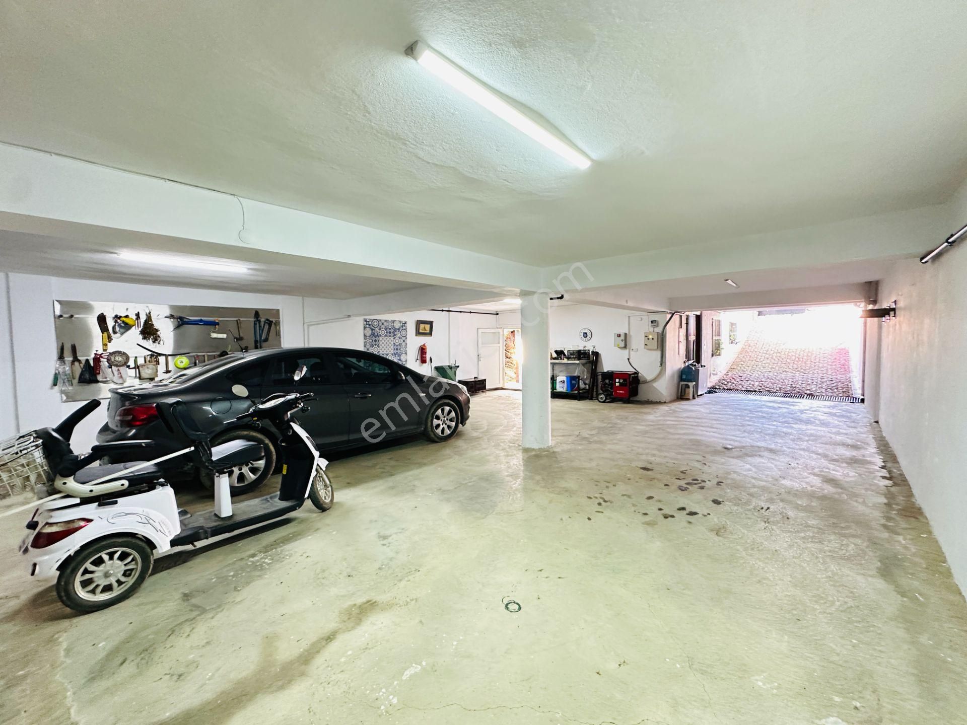 Kamiloba'da 1400m2 Arsa İçinde 500m2 6+1 Satılık Muhteşem Villa - Görsel 36