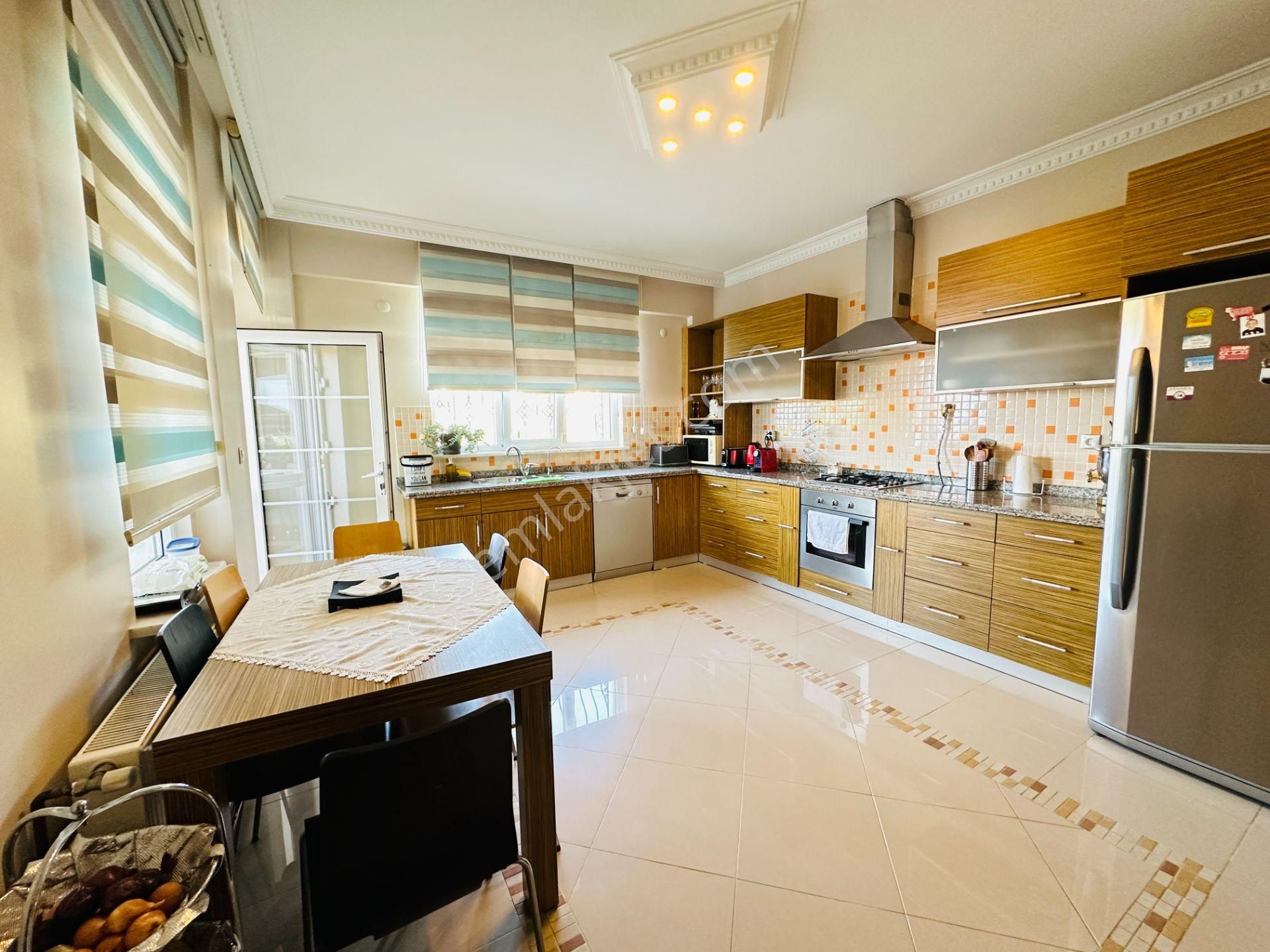 Kamiloba'da 1400m2 Arsa İçinde 500m2 6+1 Satılık Muhteşem Villa - Görsel 15