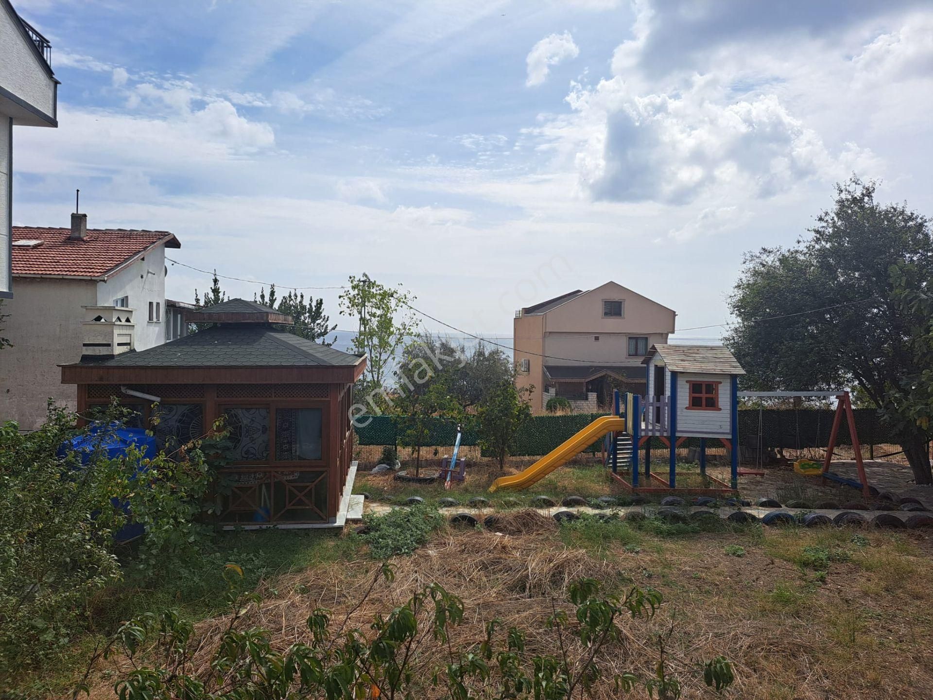 Silivri Selimpaşa Satılık Villa İmarlı Silivri Selimpaşa'da Deniz Manzaralı Arsa