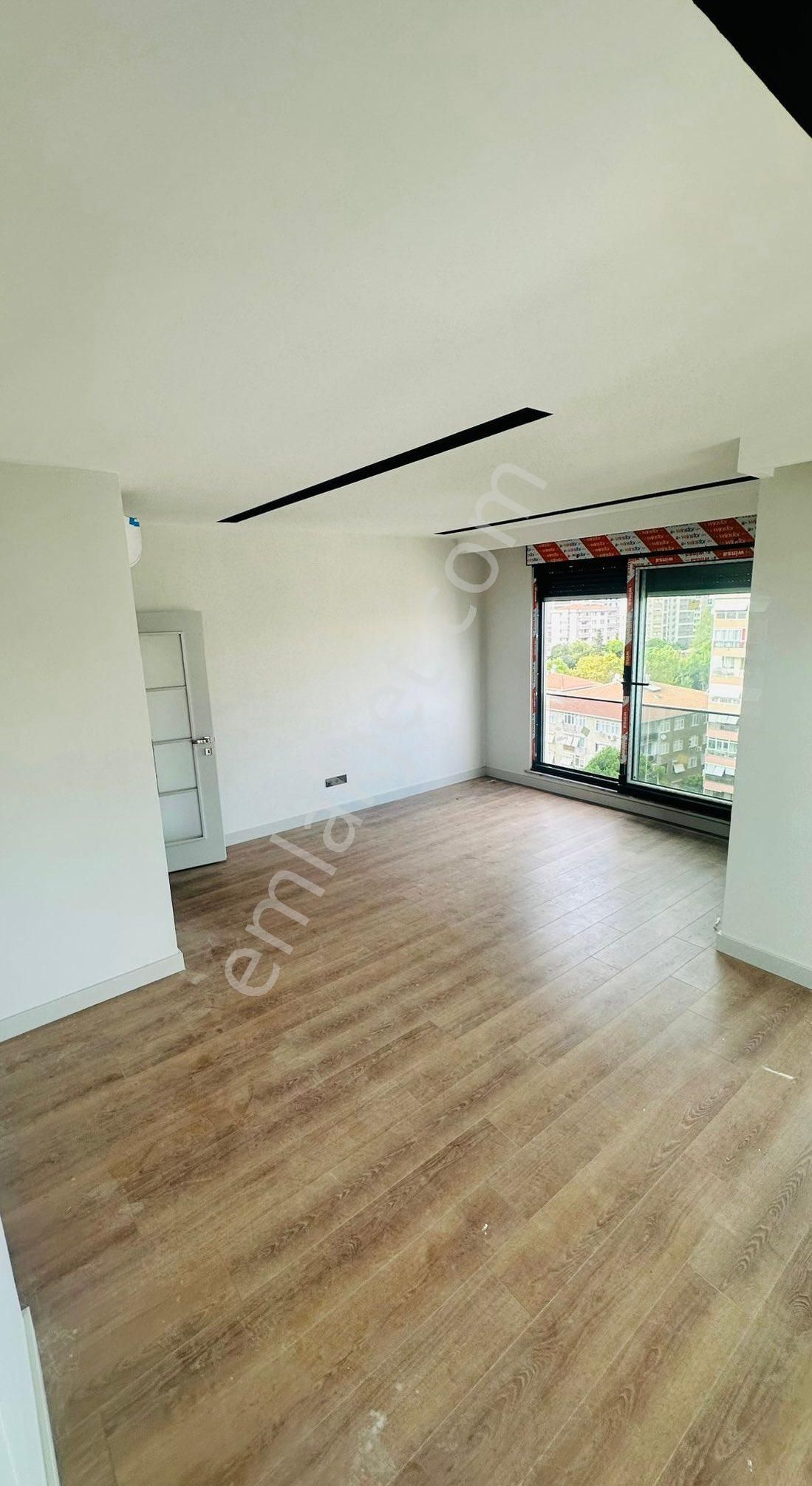 Kadıköy Erenköy Satılık Daire  ERENKÖY'DE SATILIK TERASLI 188m²NET 5+2 SIFIR ÇATI DUBLEX DAİRE