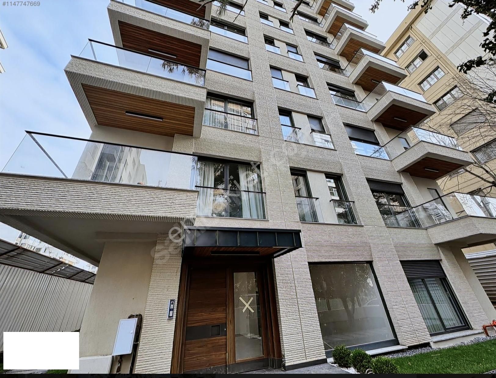 Kadıköy Suadiye Satılık Daire  ARMADADAN SUADİYE SAHİLDE 20 m2 BAHÇELİ MÜSTAKİL GİRİŞLİ 2+1