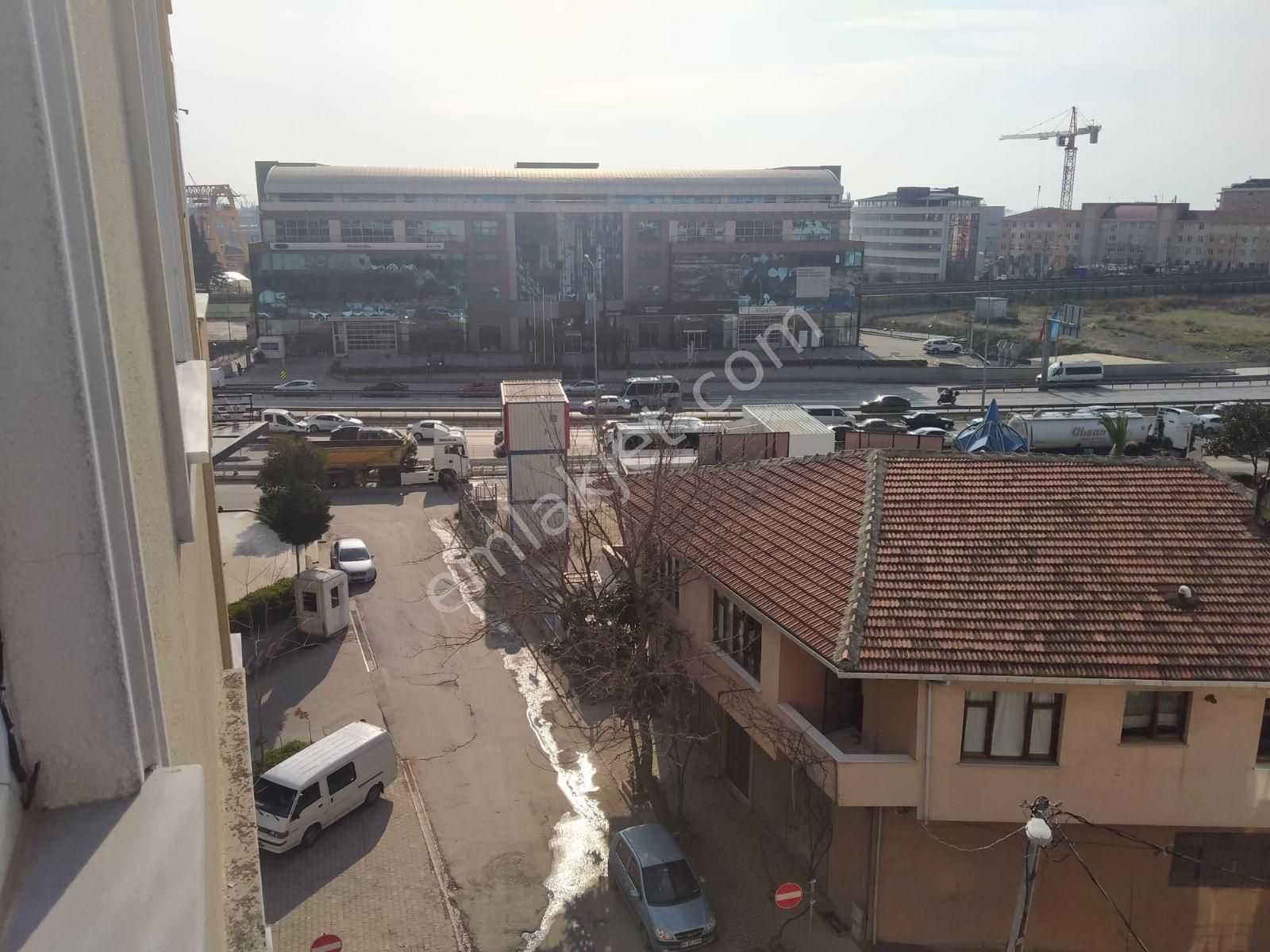 Pendik Güzelyalı Satılık Daire  PENDİK ESENYALI E-5 KENARI UYGUN SATILIK BÜYÜK 3+1 KREDİLİ ASANSÖR LÜX DAİRE