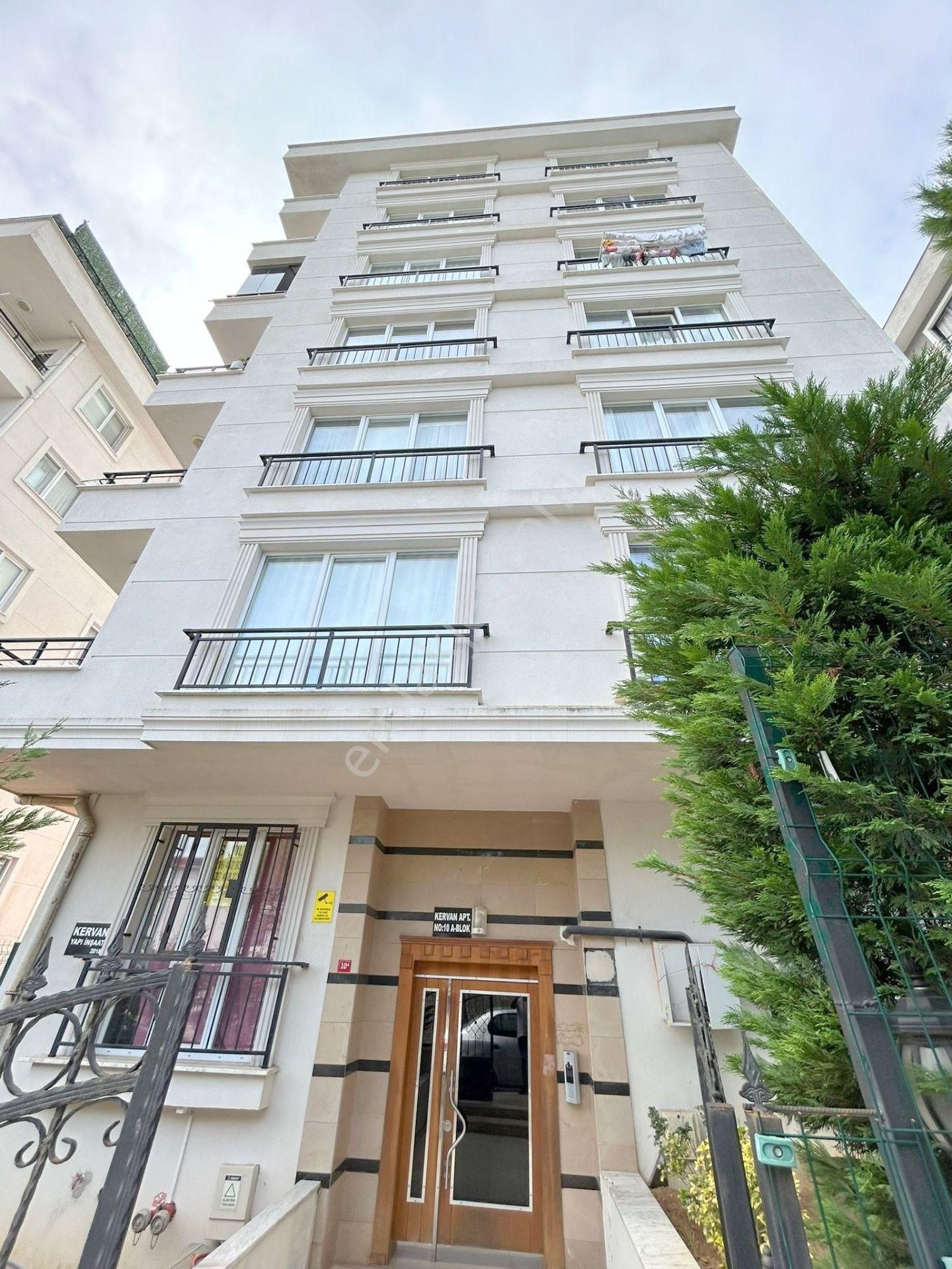 Pendik Şeyhli Satılık Daire  Mertcan'dan Caddeye 2dk Mesafeli İskanlı 2+1 Yüksek Giriş Kat Daire