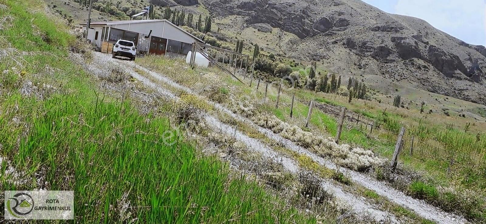 Tortum Esendurak Satılık Tarla ROTA GM'DEN TORTUM ESENDURAKTA 20 DÖNÜM İÇİNDE EV BULUNAN TARLA